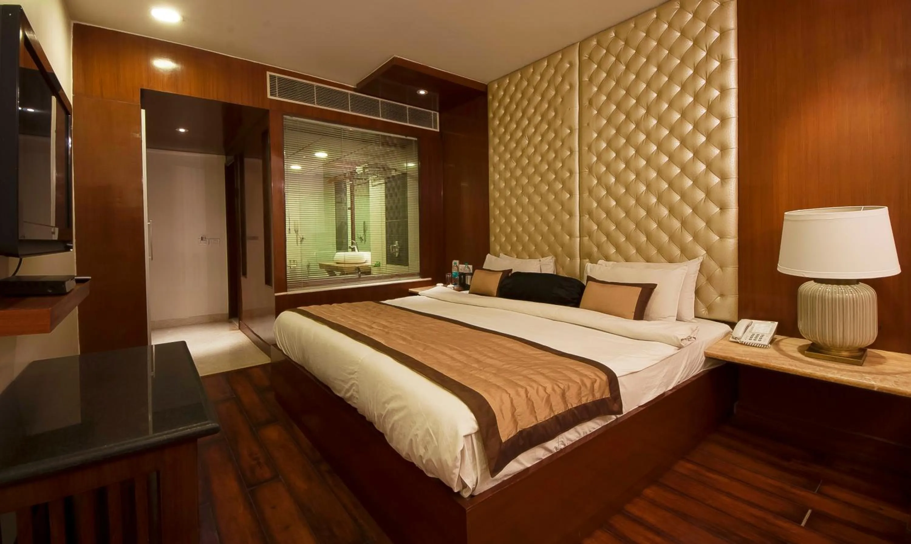 Bedroom, Bed in Hotel Aura Near Connaught Place