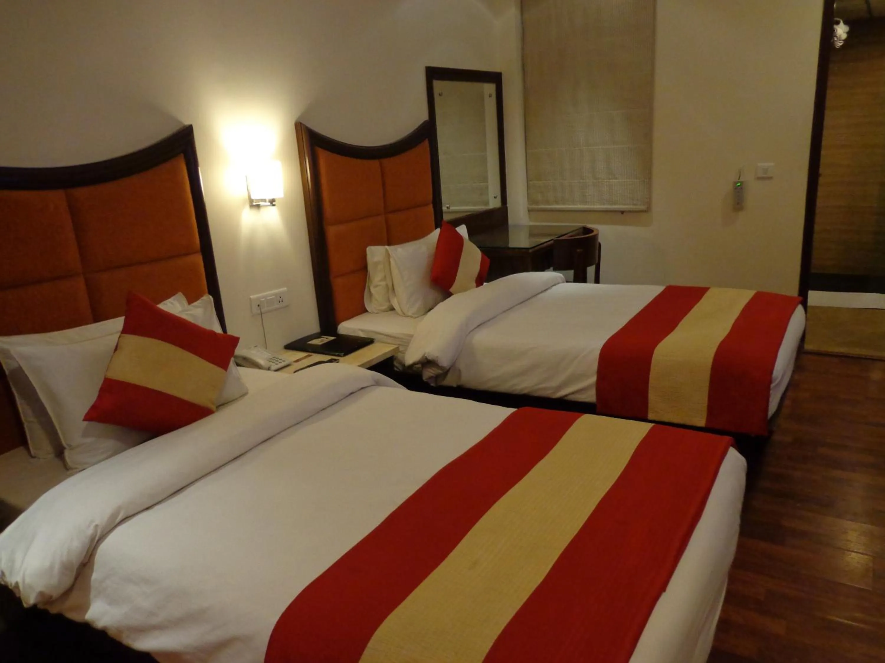 Bed in Hotel Aura Near Connaught Place