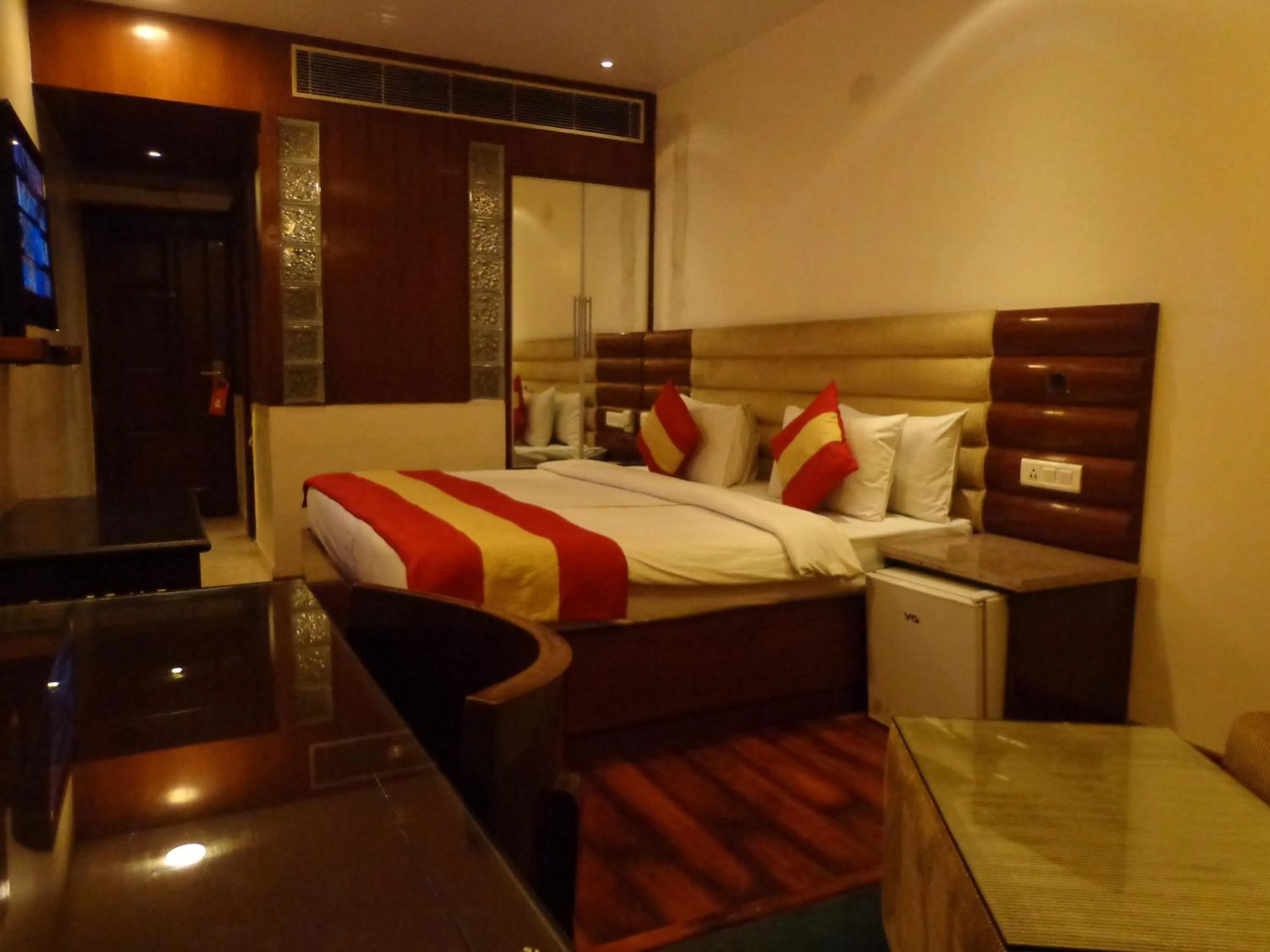 Bedroom, Bed in Hotel Aura Near Connaught Place