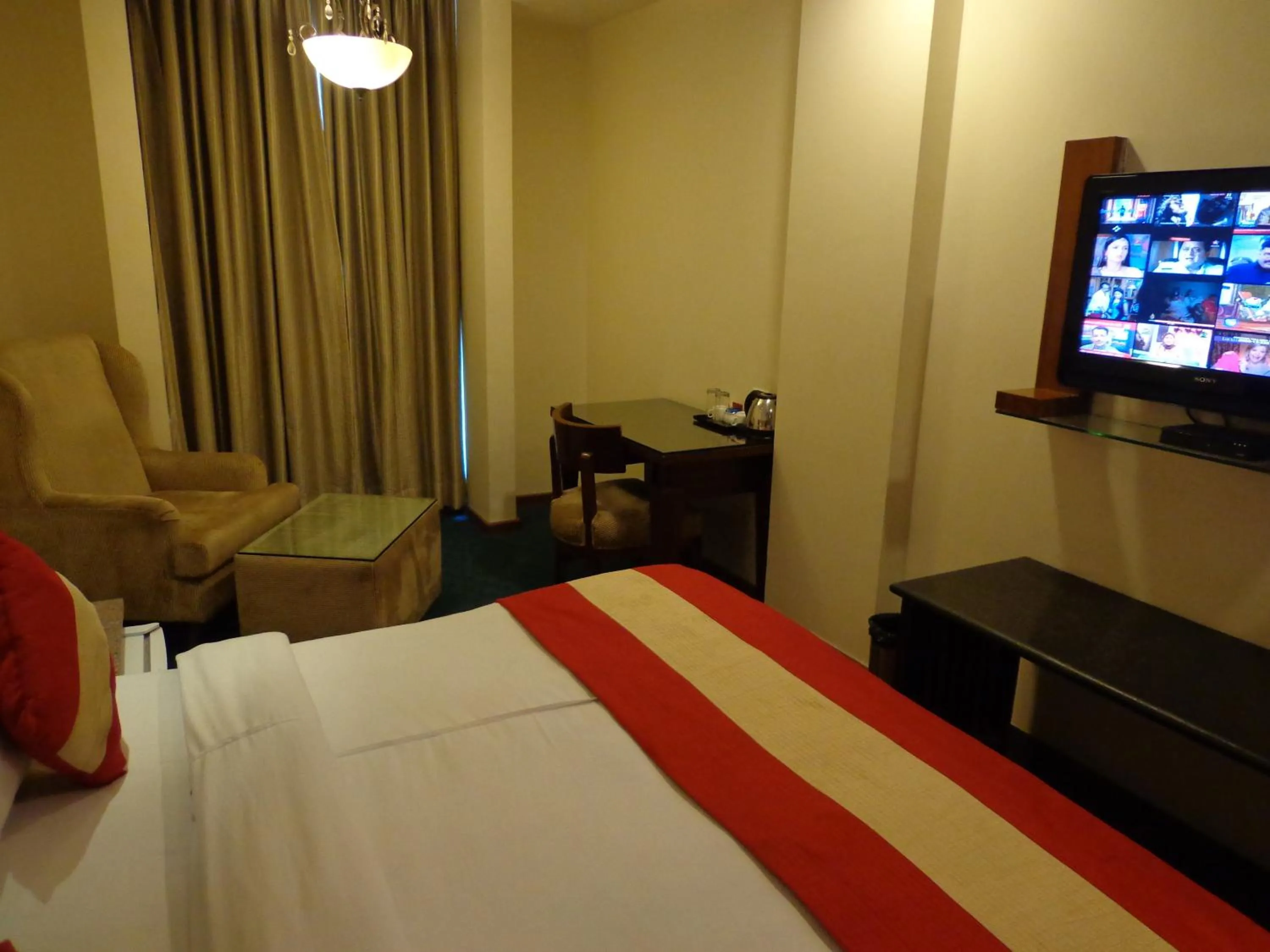 TV and multimedia, Bed in Hotel Aura Near Connaught Place