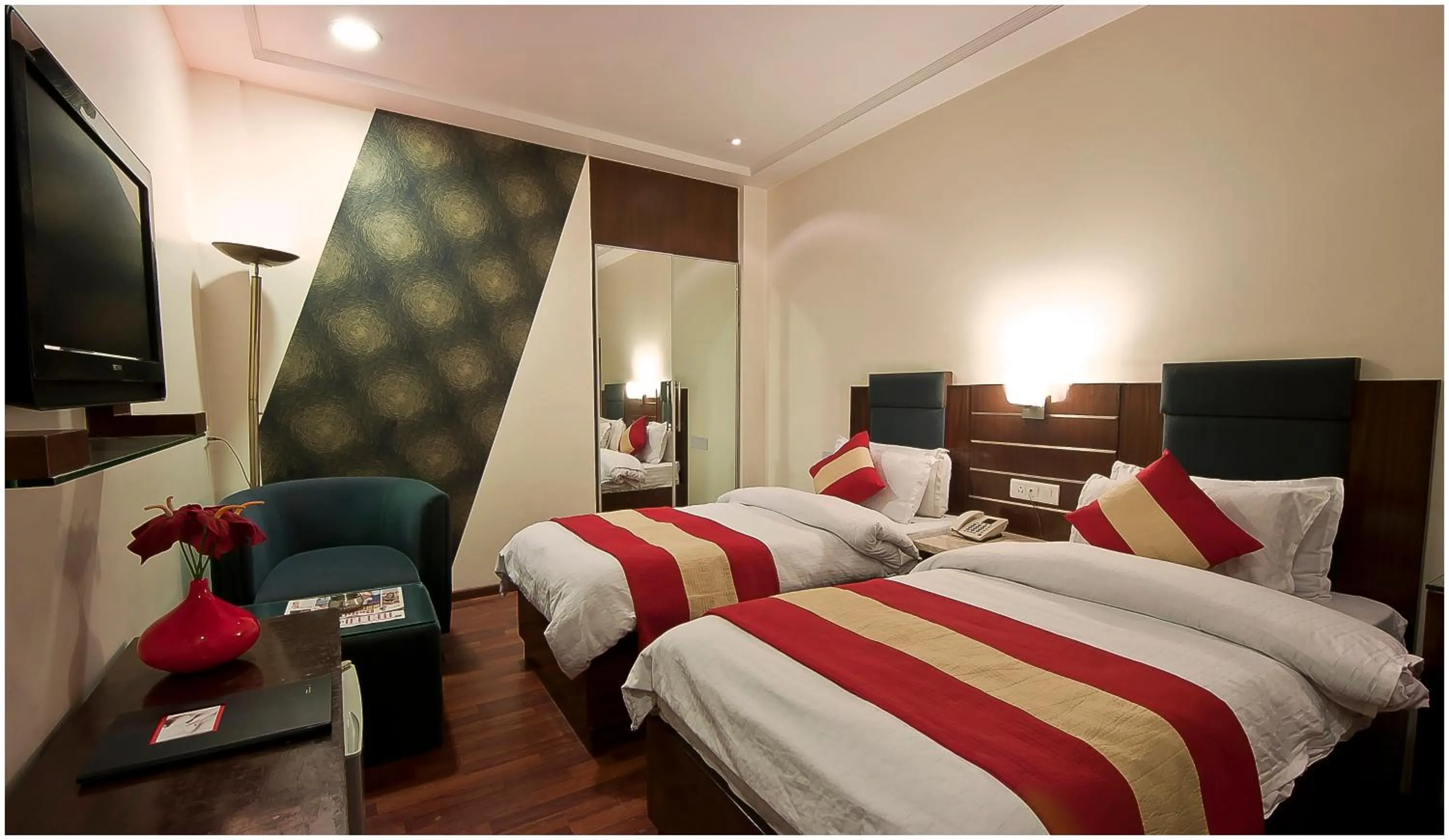 Photo of the whole room, Bed in Hotel Aura Near Connaught Place