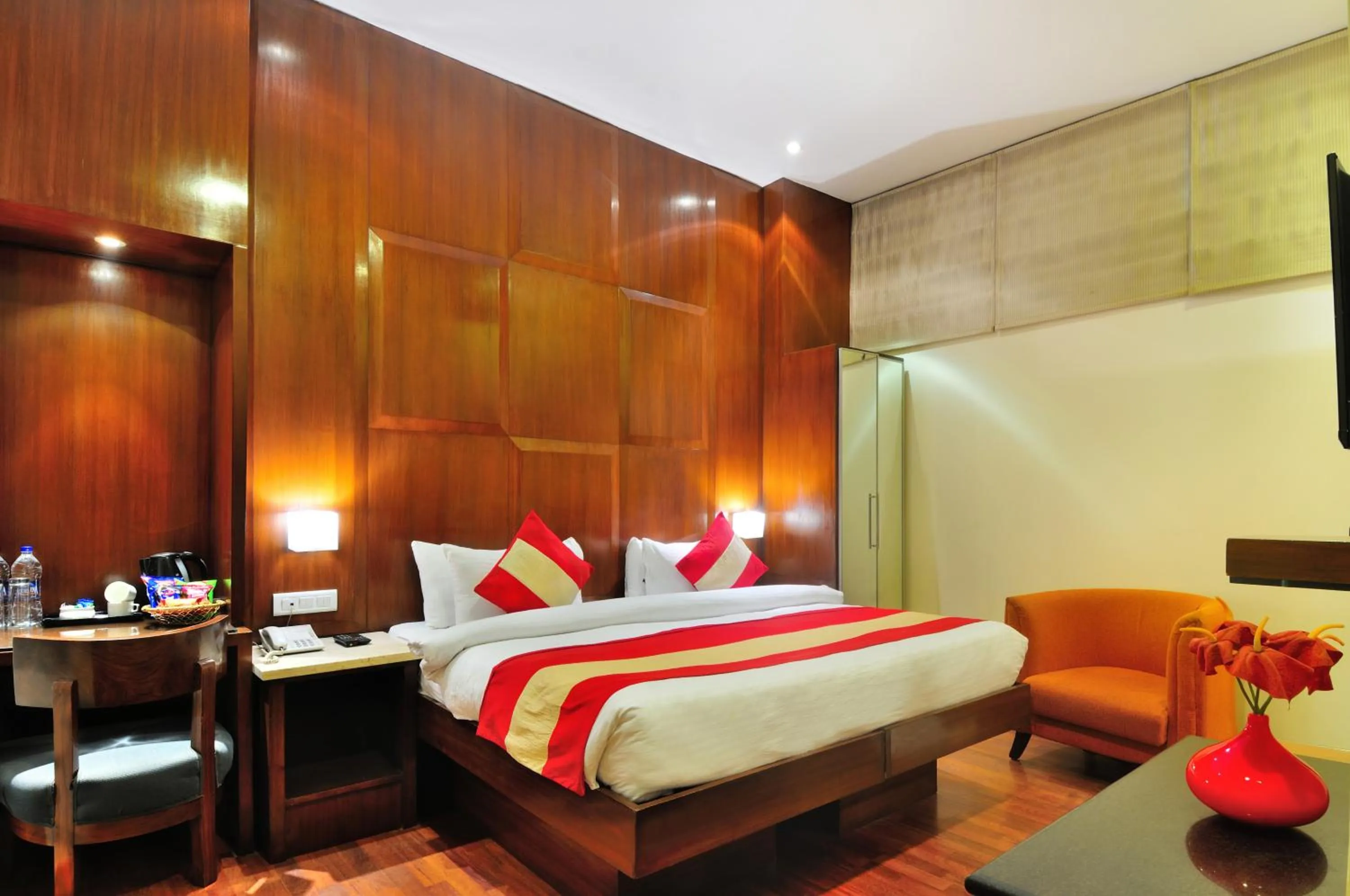 Photo of the whole room, Bed in Hotel Aura Near Connaught Place