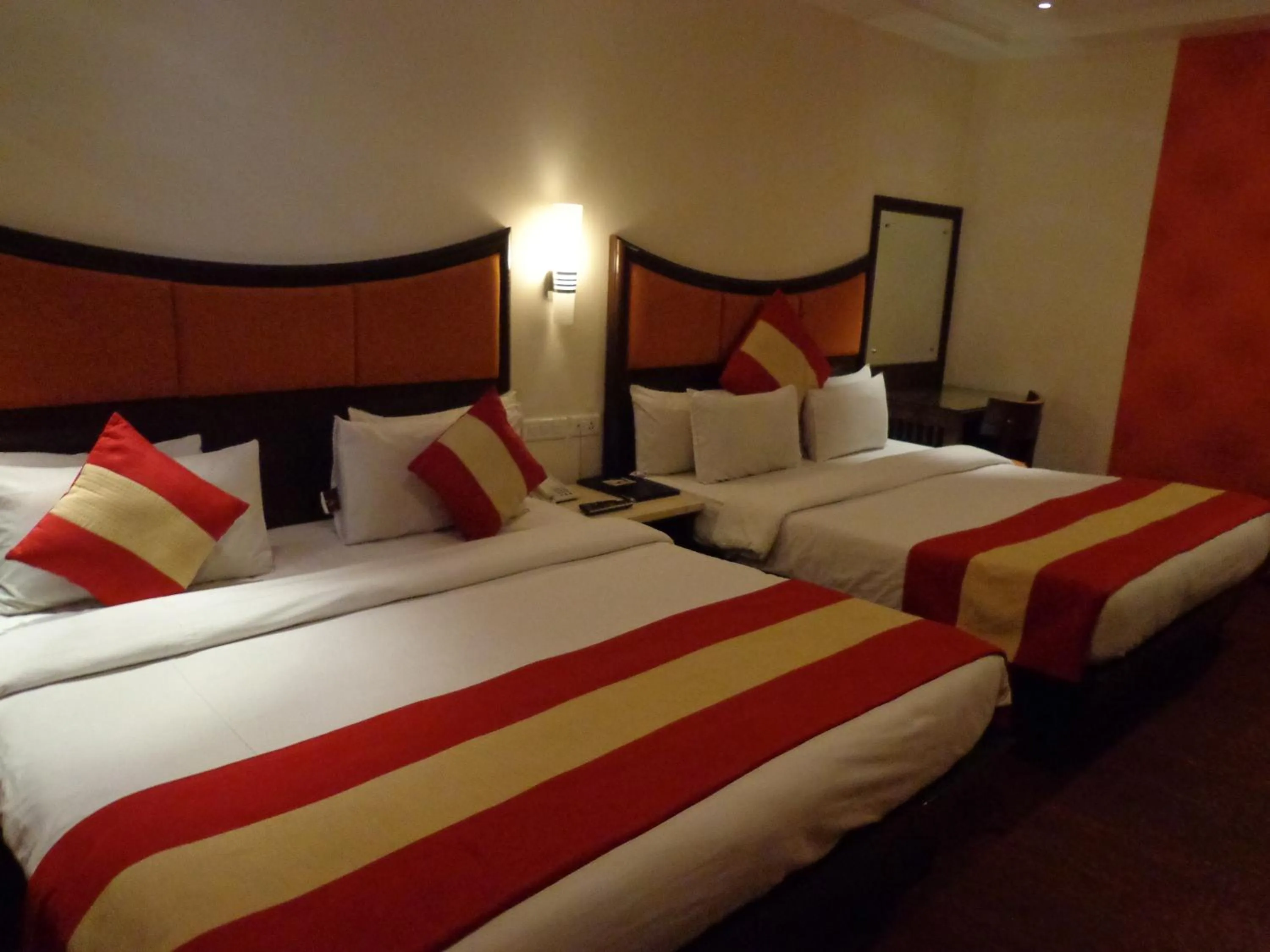 Bed in Hotel Aura Near Connaught Place
