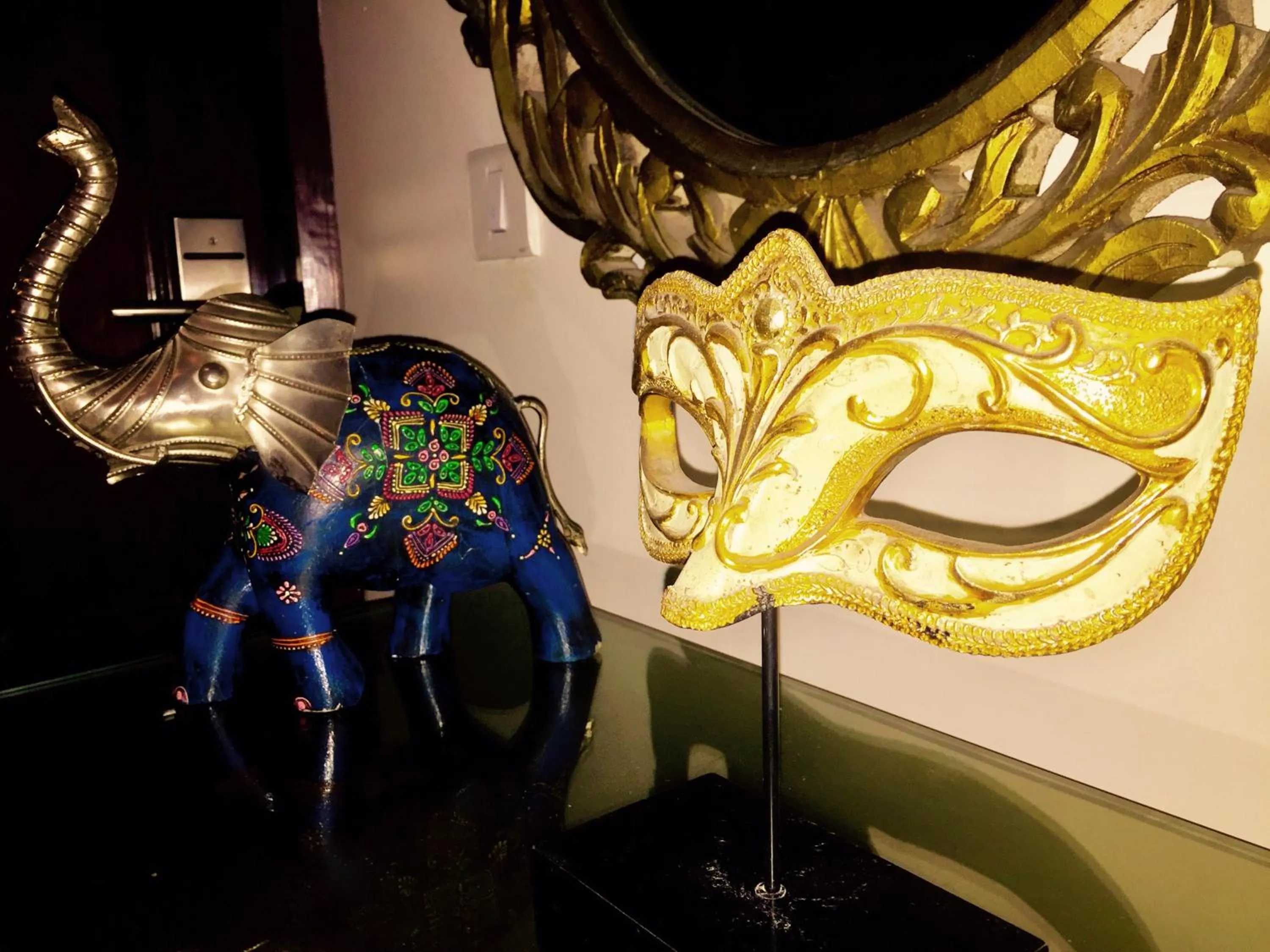 Decorative detail in Hotel Aura Near Connaught Place