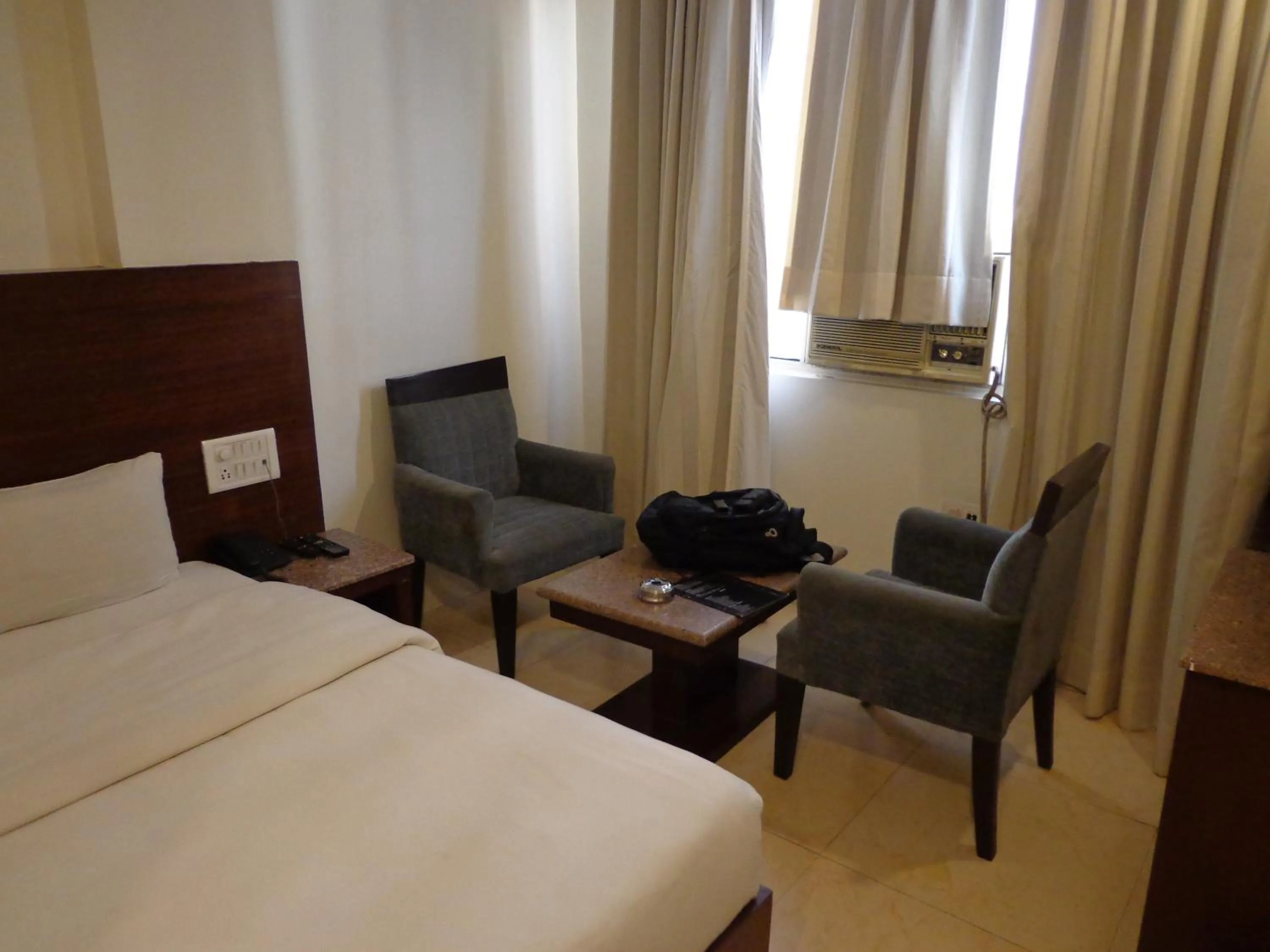 Bed in Hotel Aura Near Connaught Place