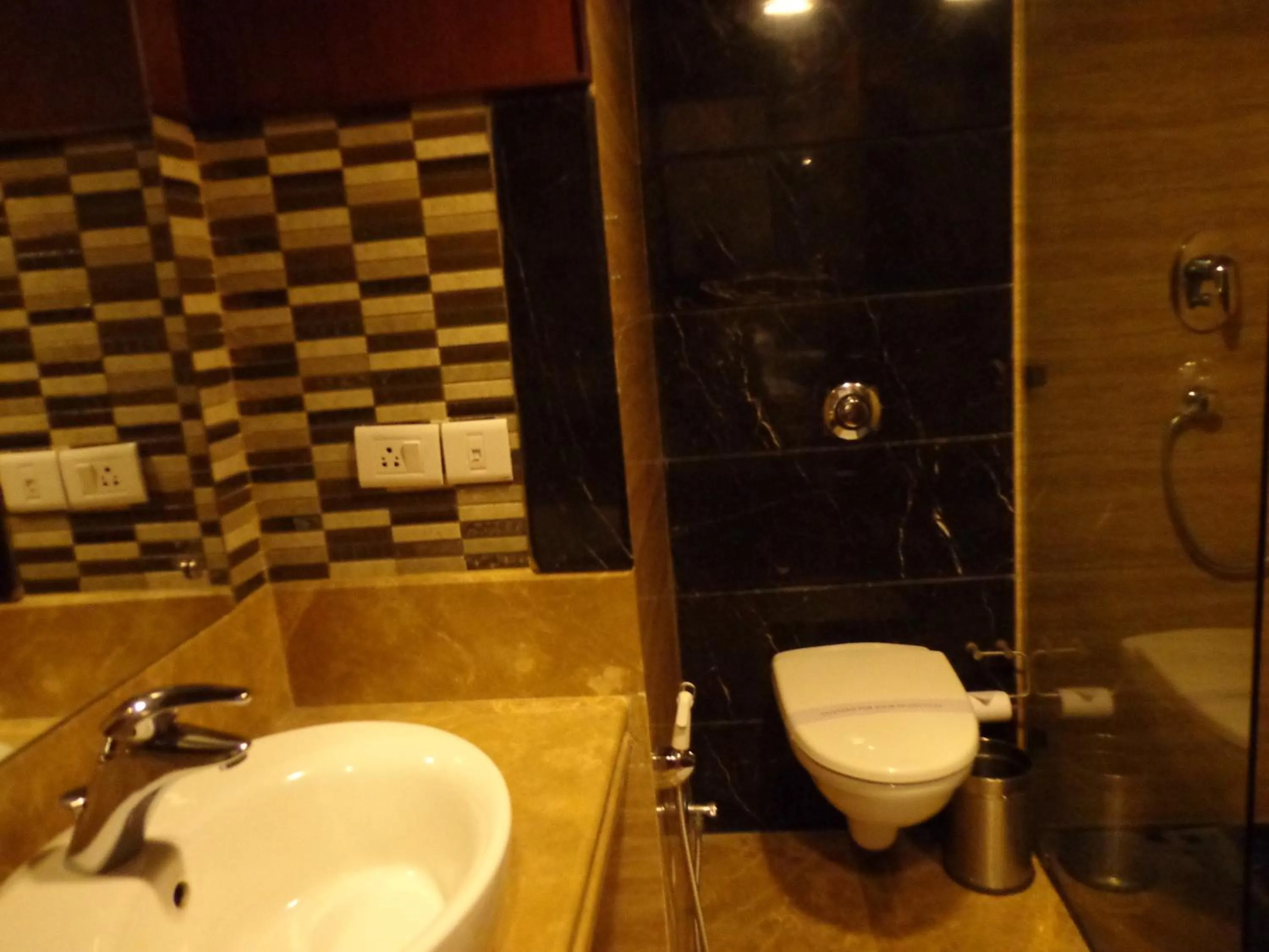Bathroom in Hotel Aura Near Connaught Place