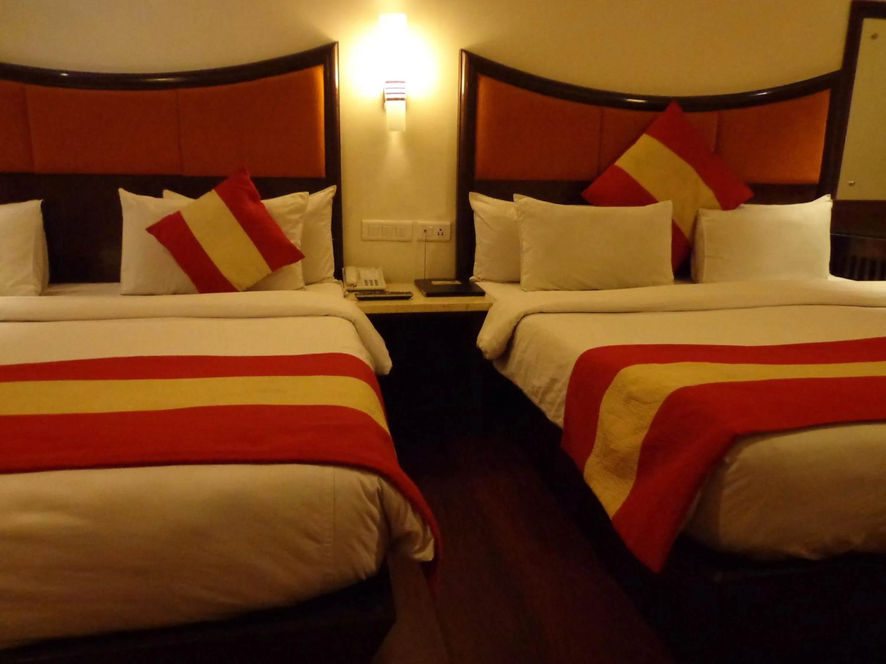 Bed in Hotel Aura Near Connaught Place