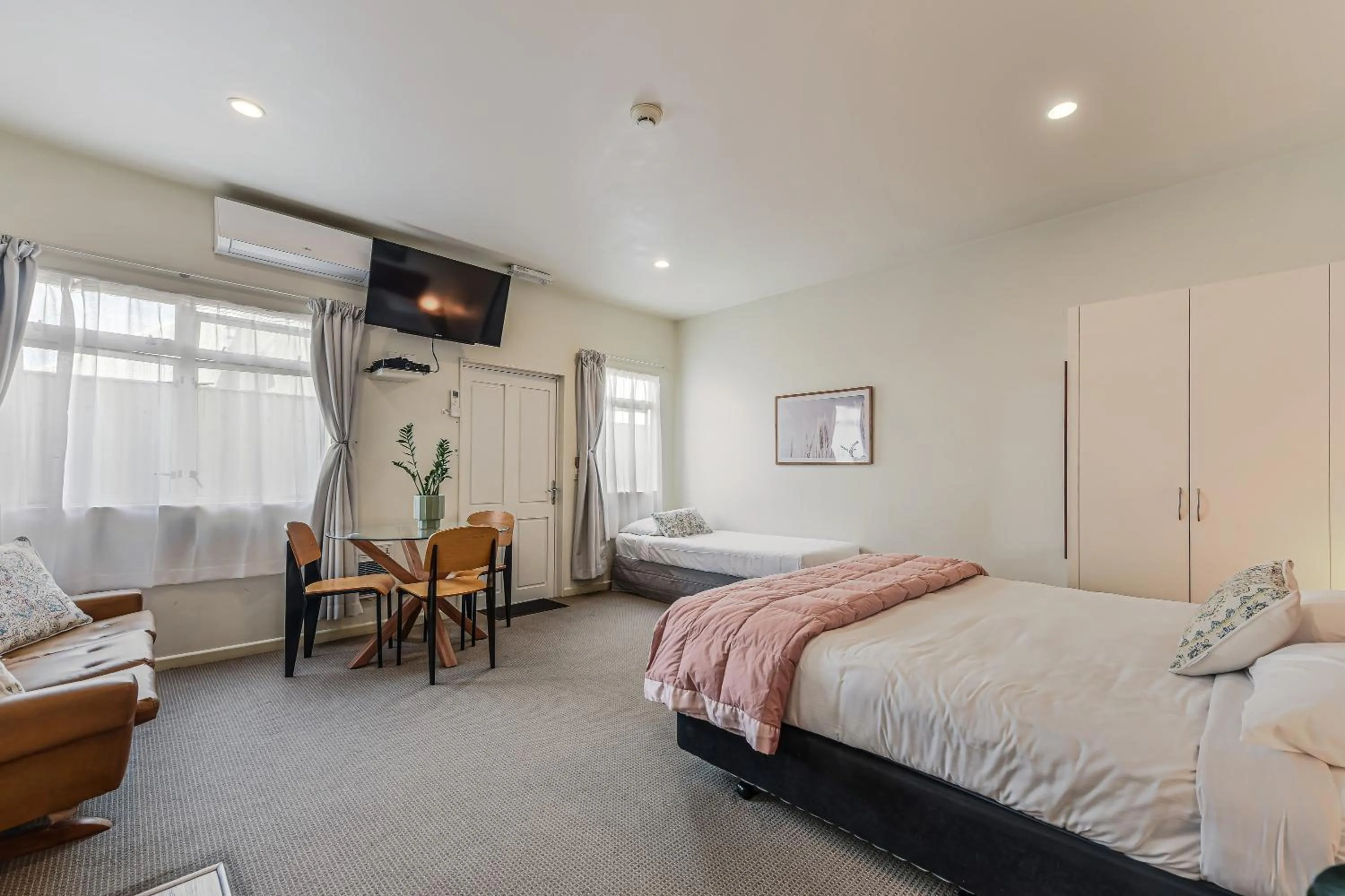Seating area, Bed in Boutique Motel
