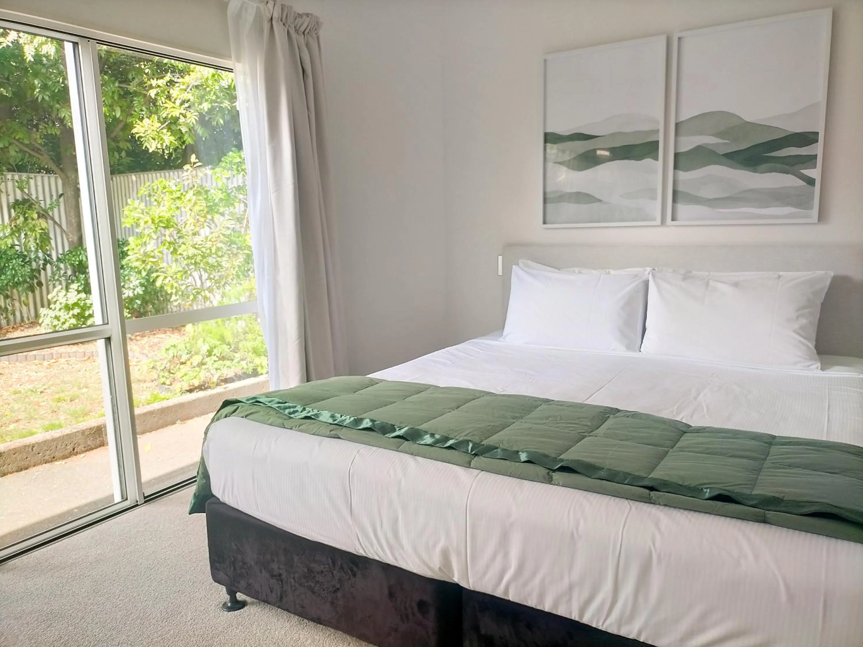 Garden view, Bed in Boutique Motel