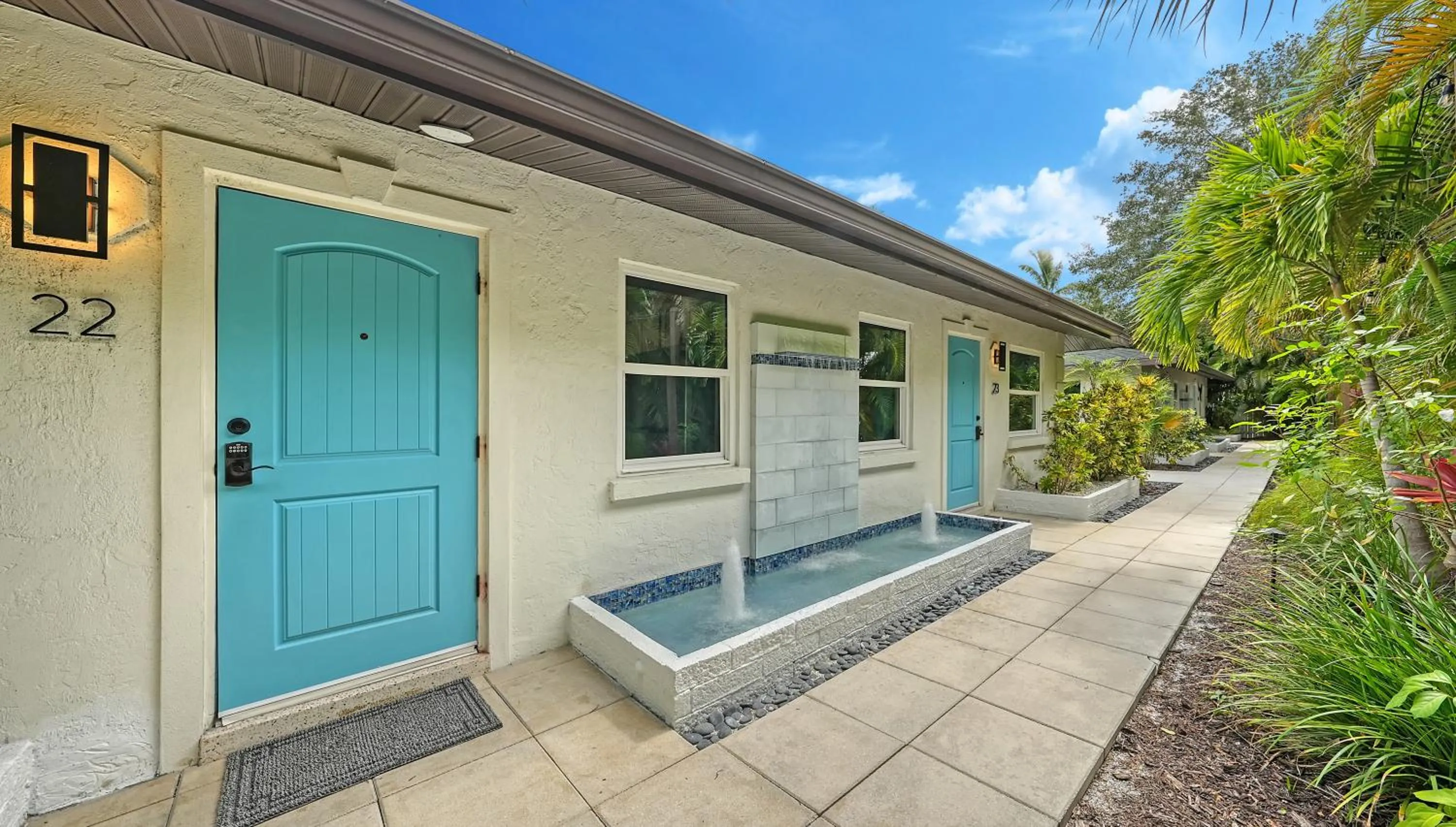 Property building in Siesta Key Palms Resort