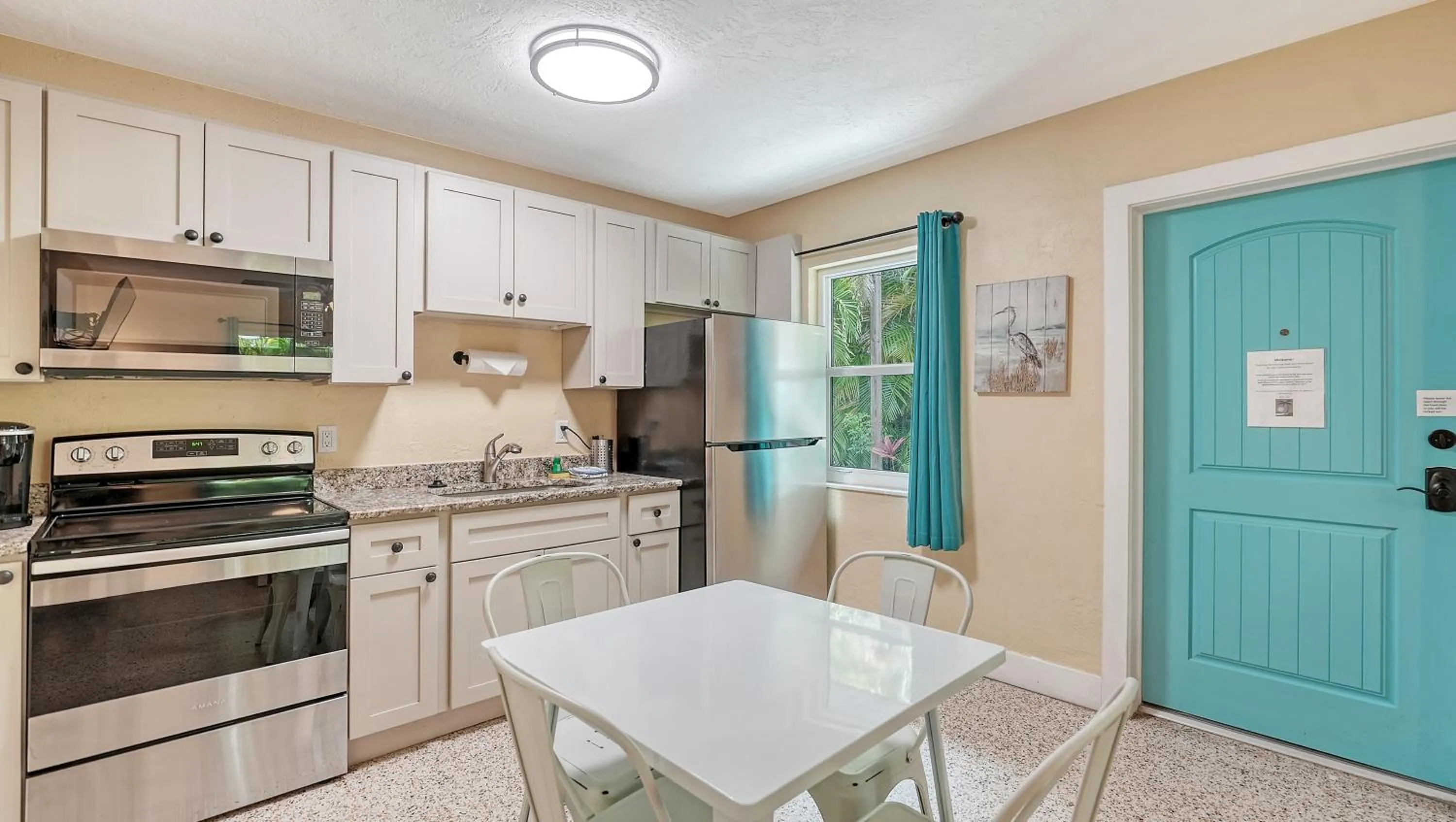 Kitchen or kitchenette in Siesta Key Palms Resort