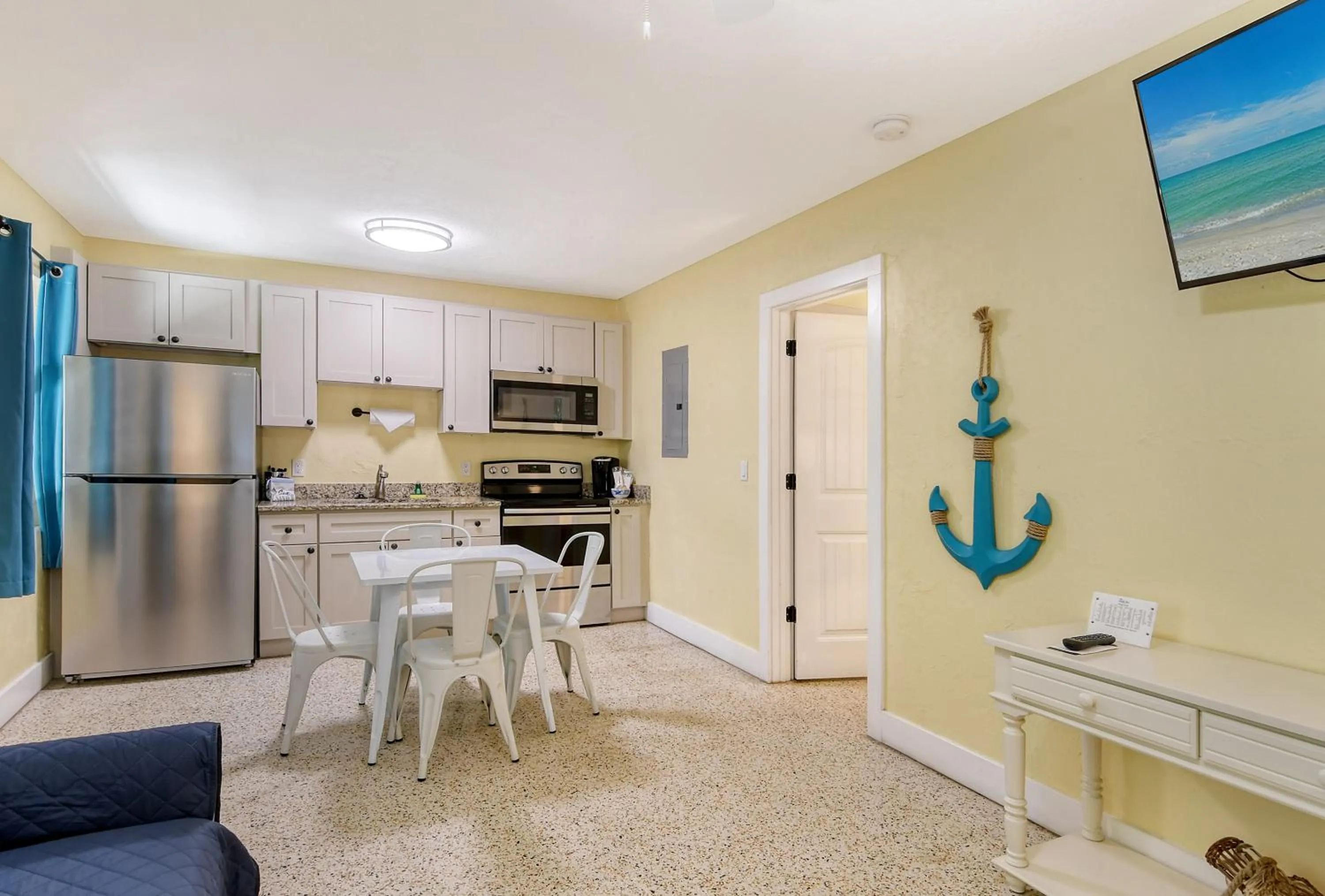 Kitchen or kitchenette in Siesta Key Palms Resort