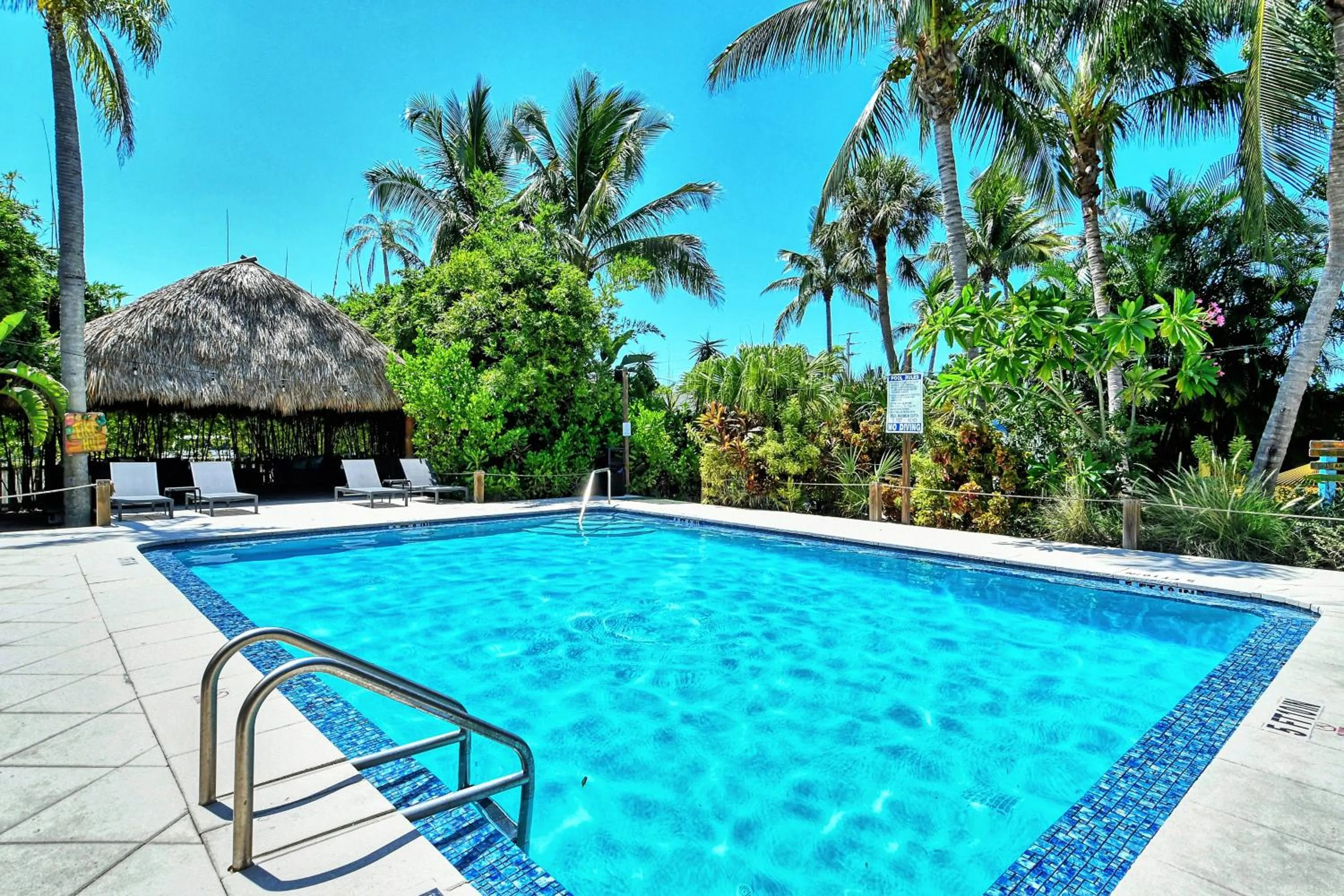 Swimming pool in Siesta Key Palms Resort