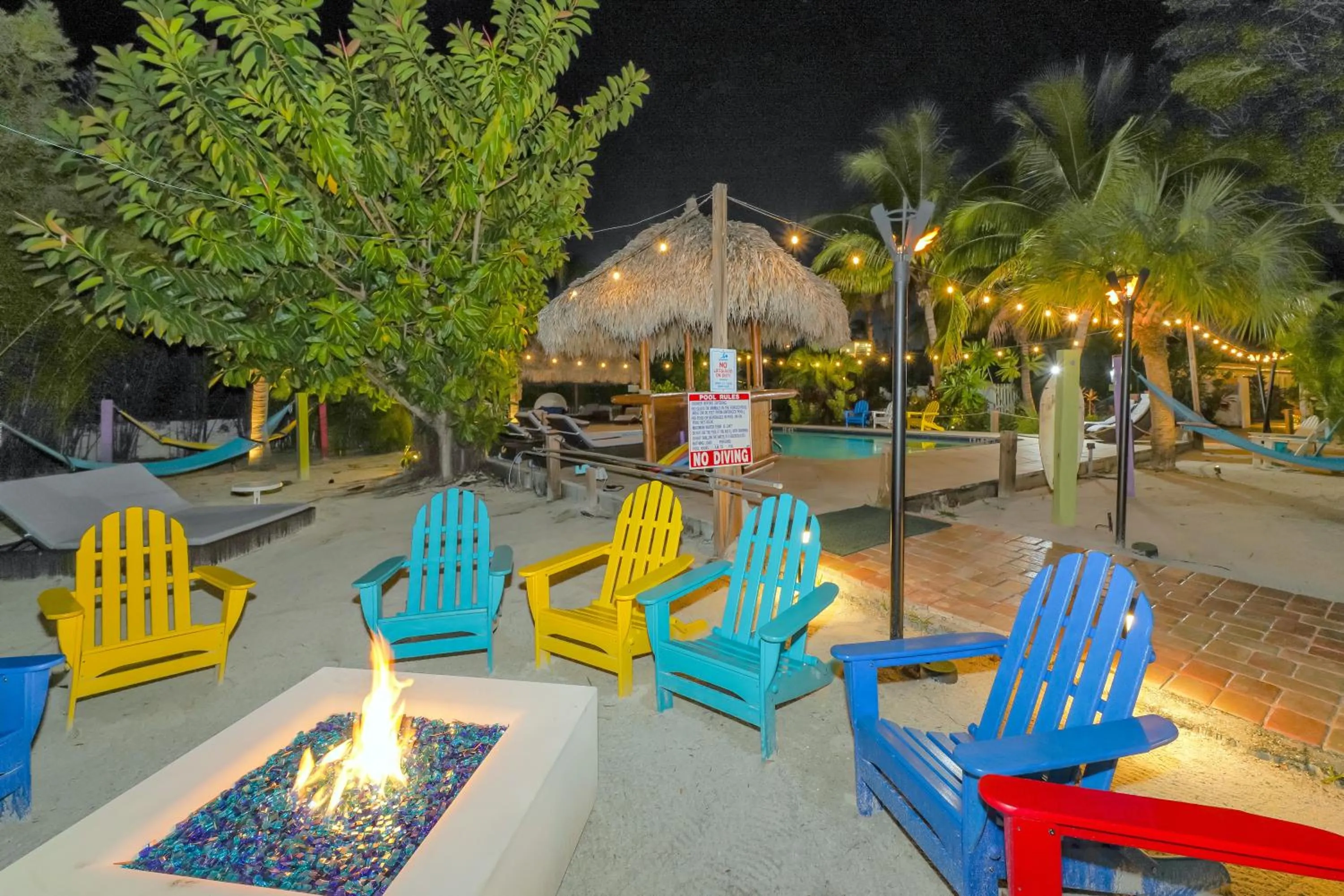 Evening entertainment in Siesta Key Palms Resort