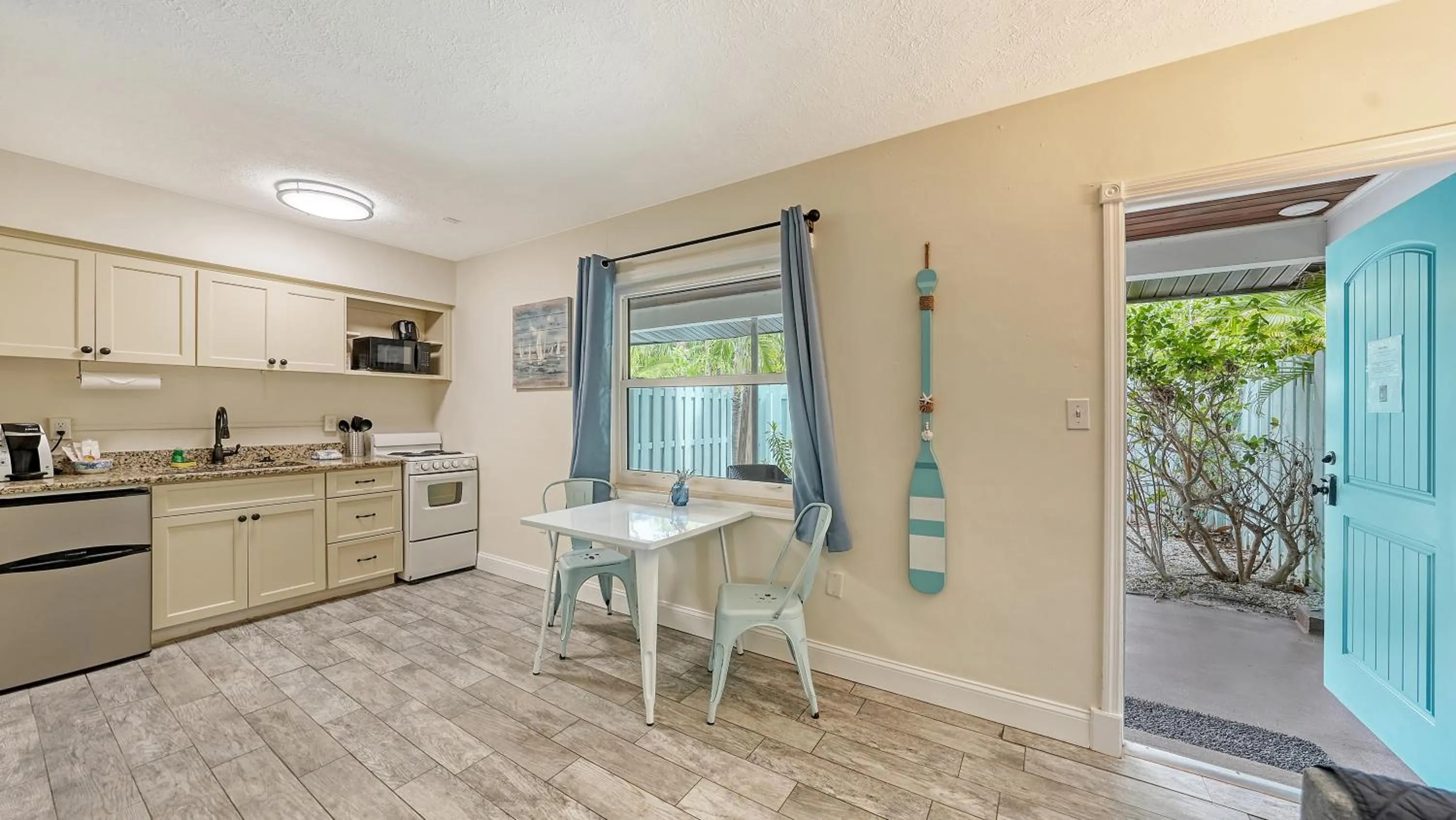 Kitchen or kitchenette in Siesta Key Palms Resort