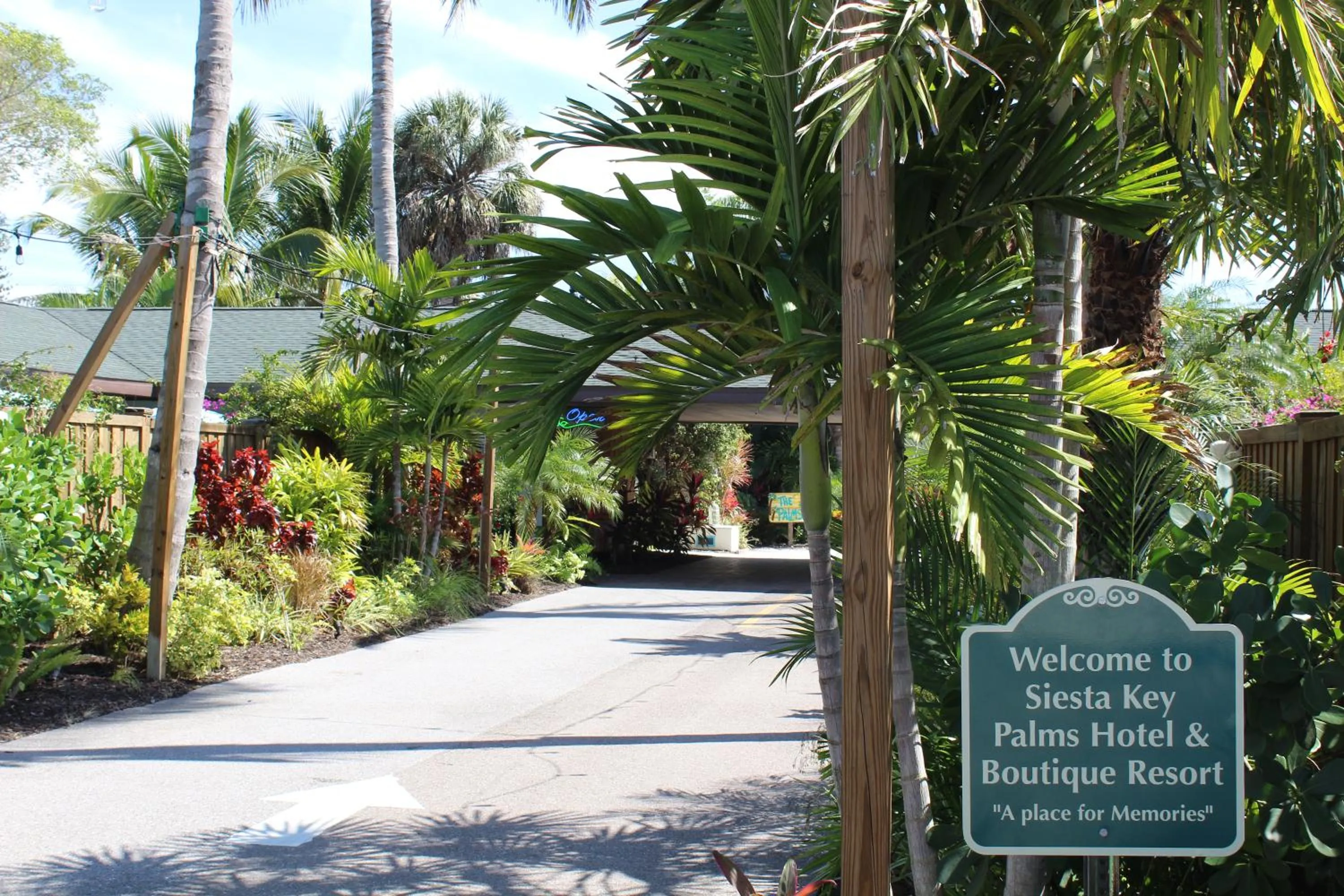 Facade/entrance in Siesta Key Palms Resort