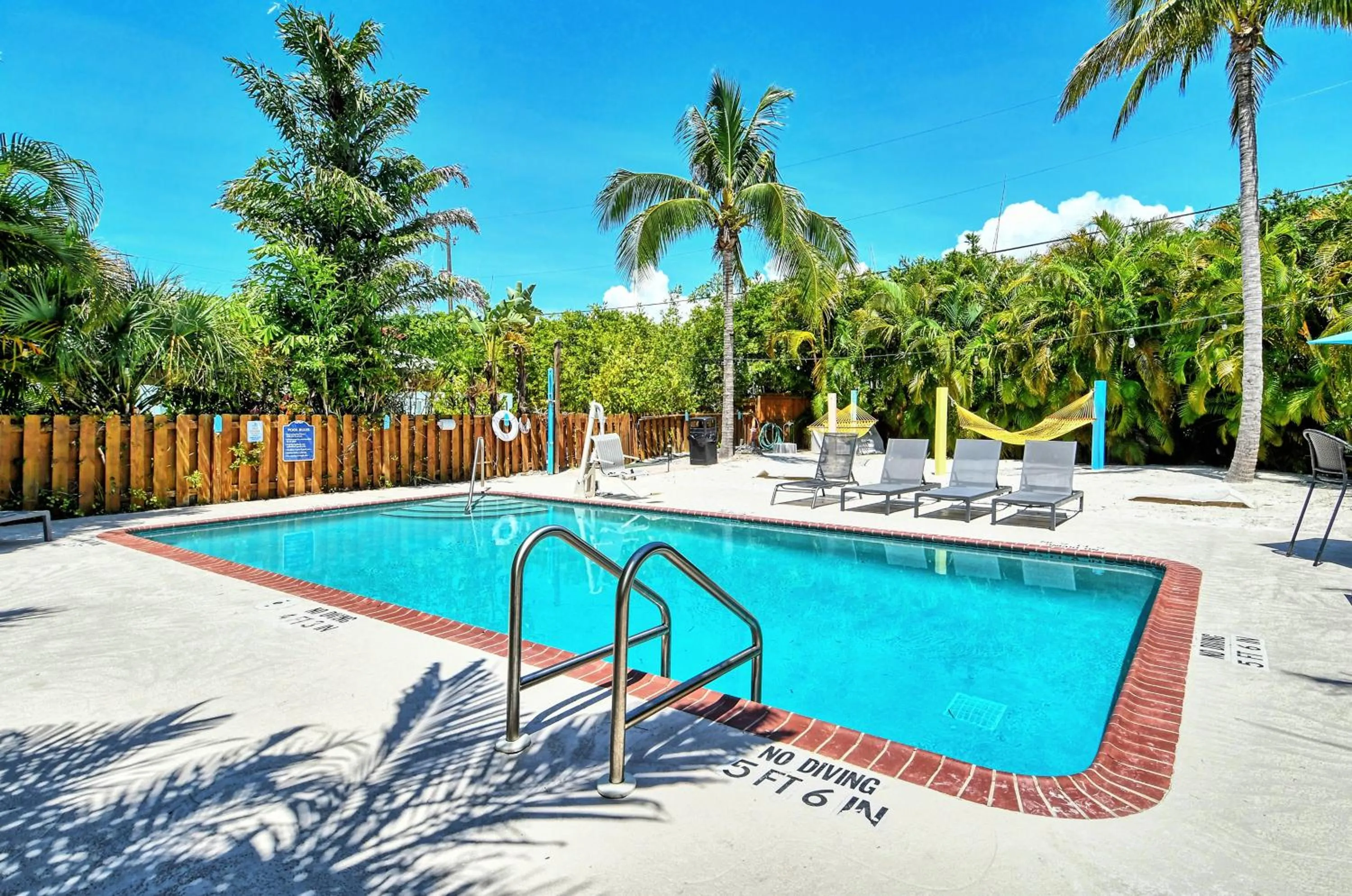 Swimming pool in Siesta Key Palms Resort