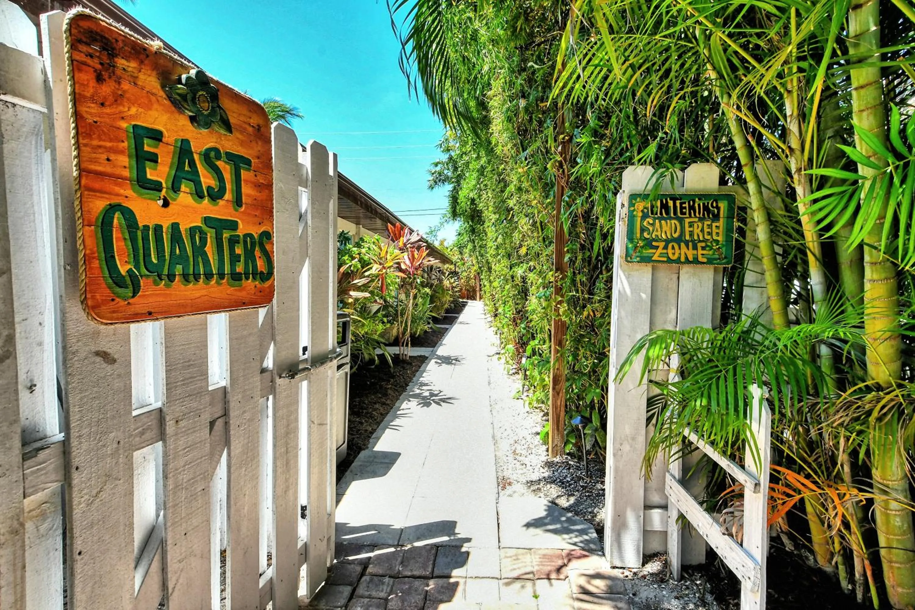 Property building in Siesta Key Palms Resort