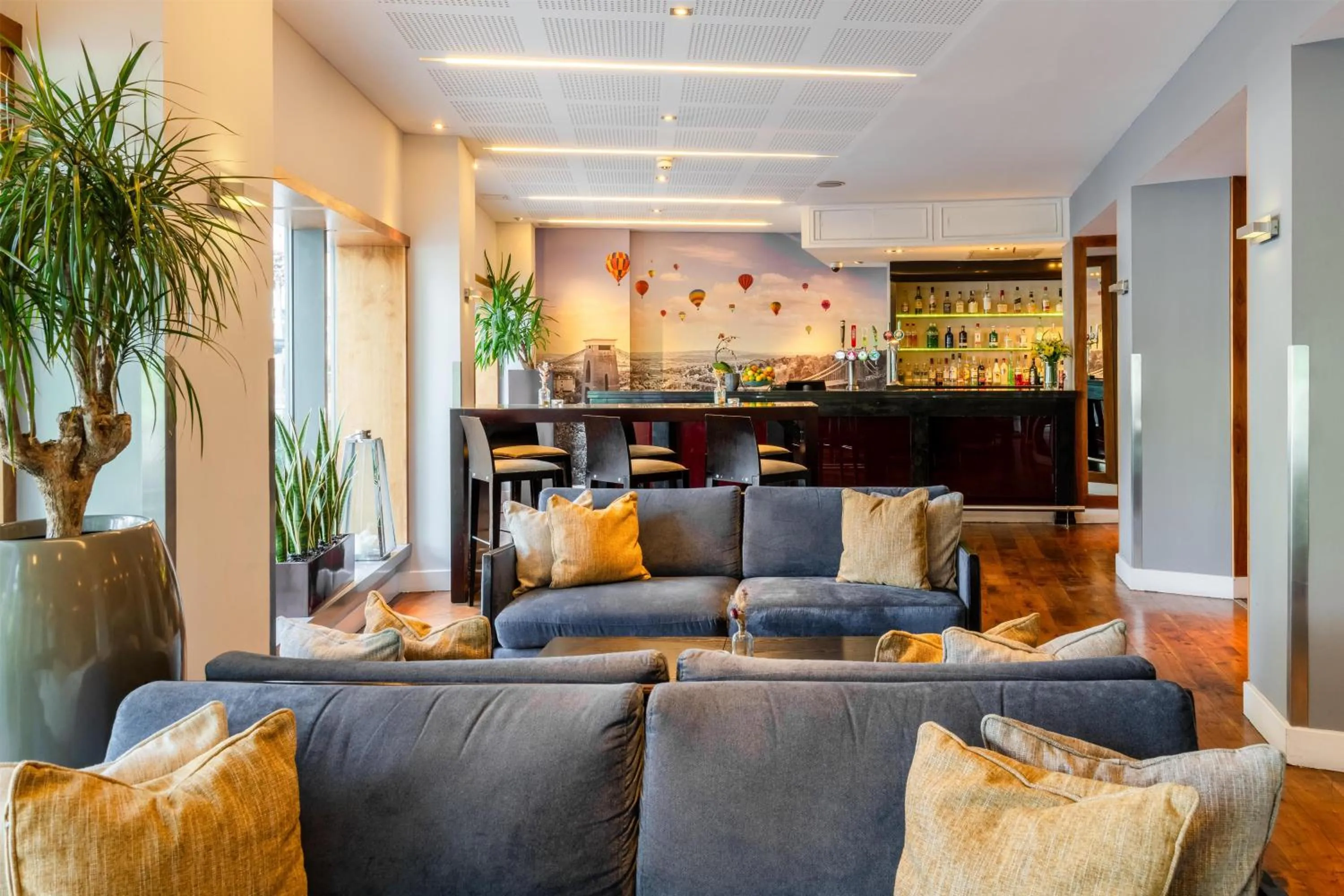 Lounge or bar in Radisson Blu Hotel, Bristol