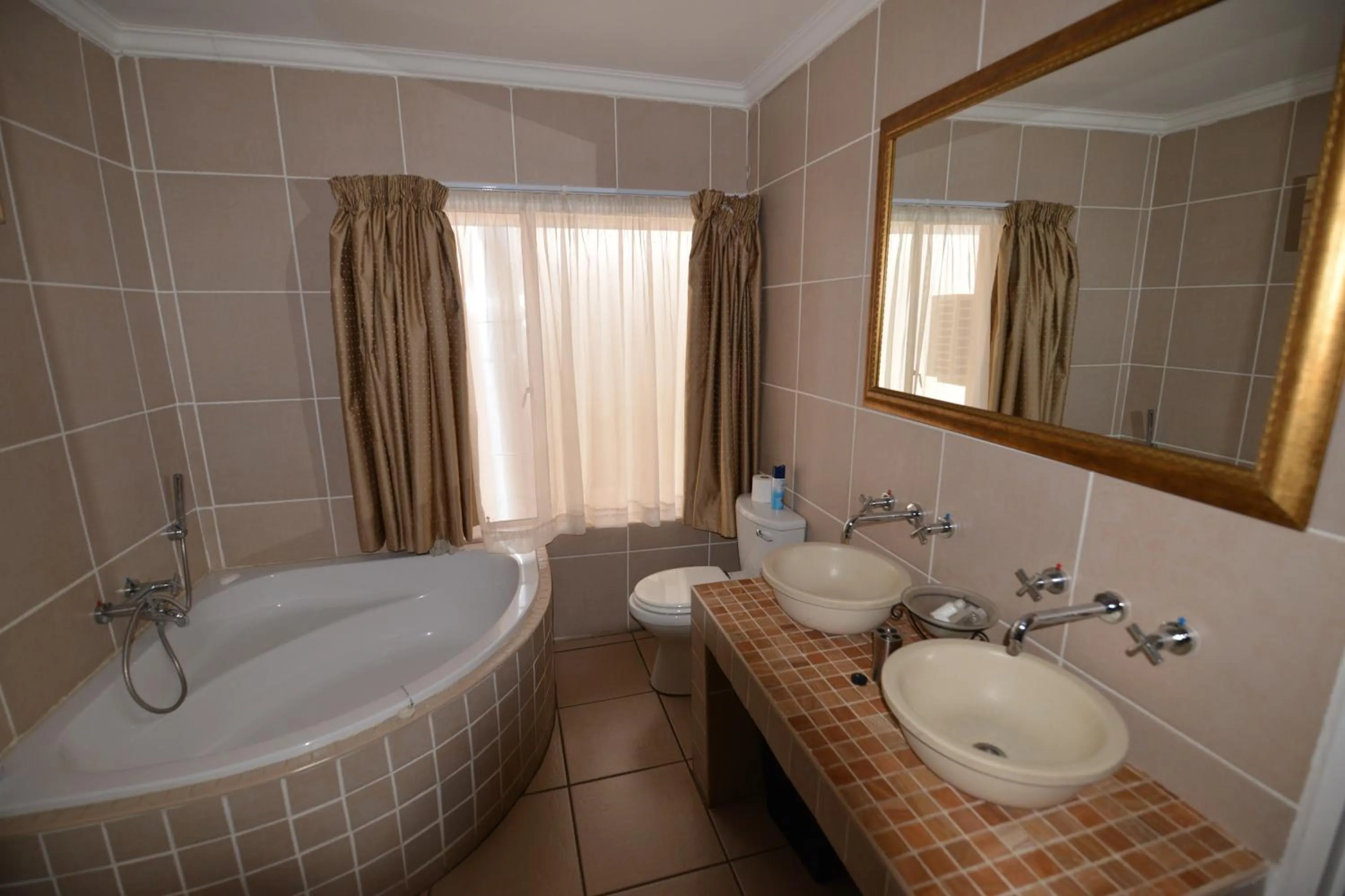 Bathroom in Attaché Guest Lodge & Health Spa