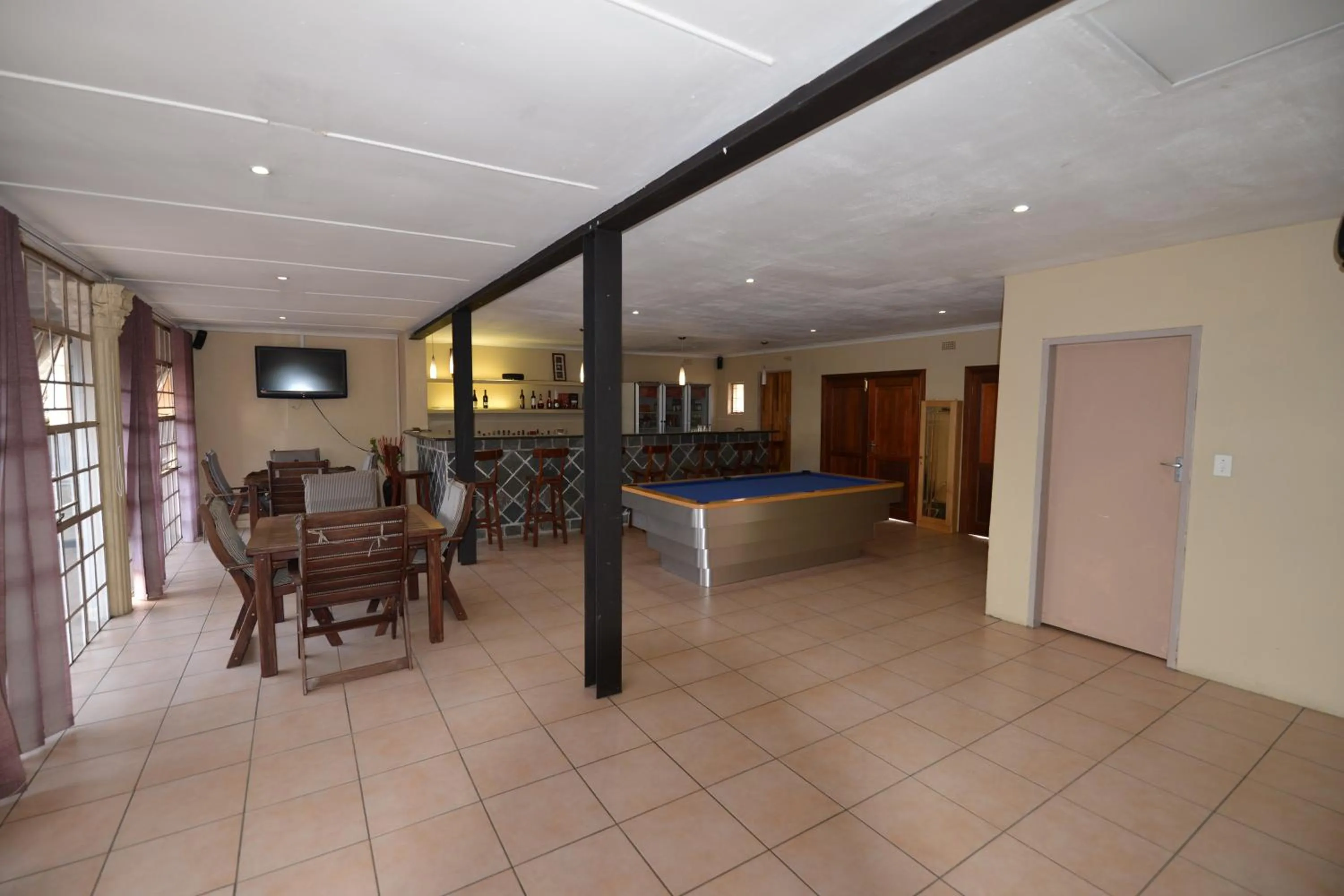 Lounge or bar in Attaché Guest Lodge & Health Spa