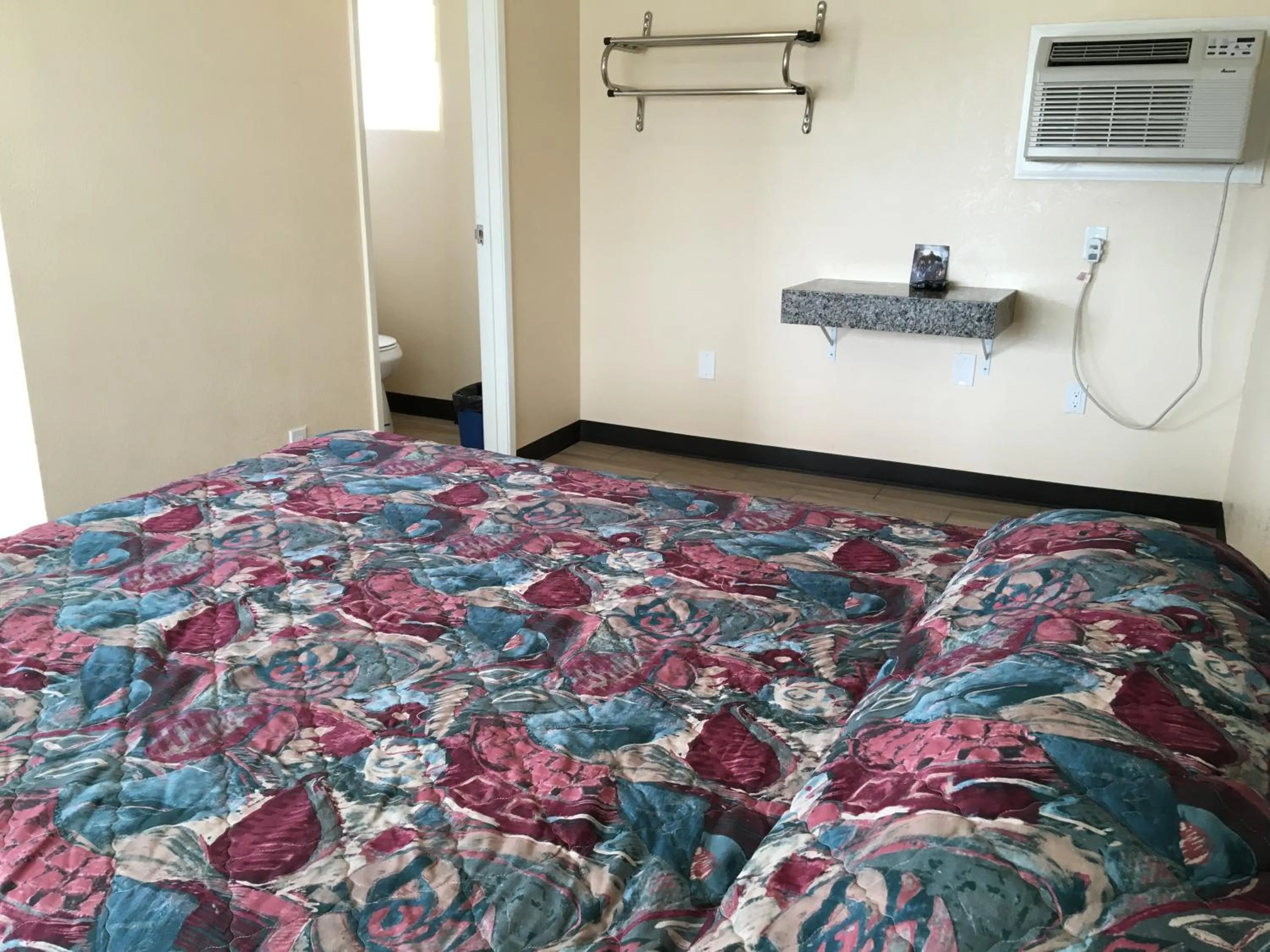 Property building, Bed in Ace Budget Motel