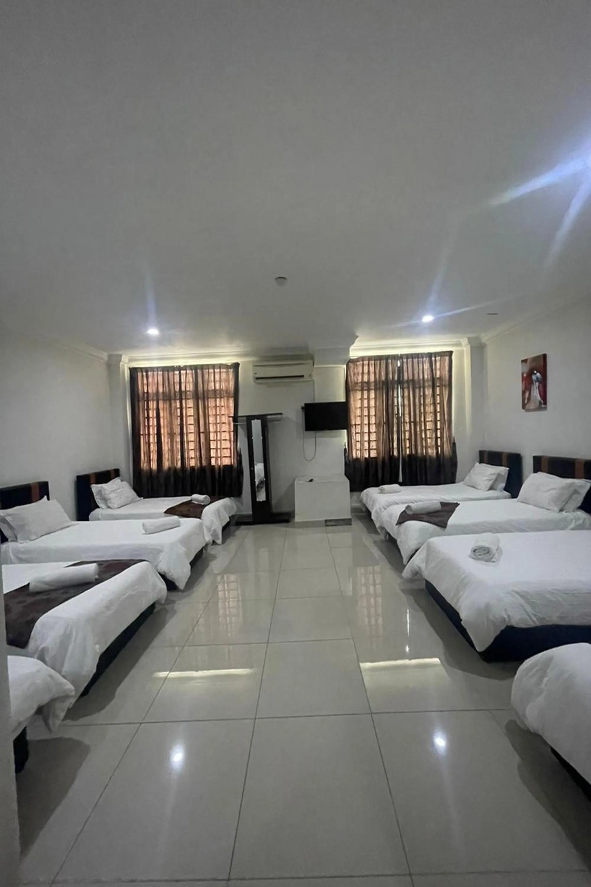 Photo of the whole room, Bed in Hotel Mutiara KGMMB Melaka