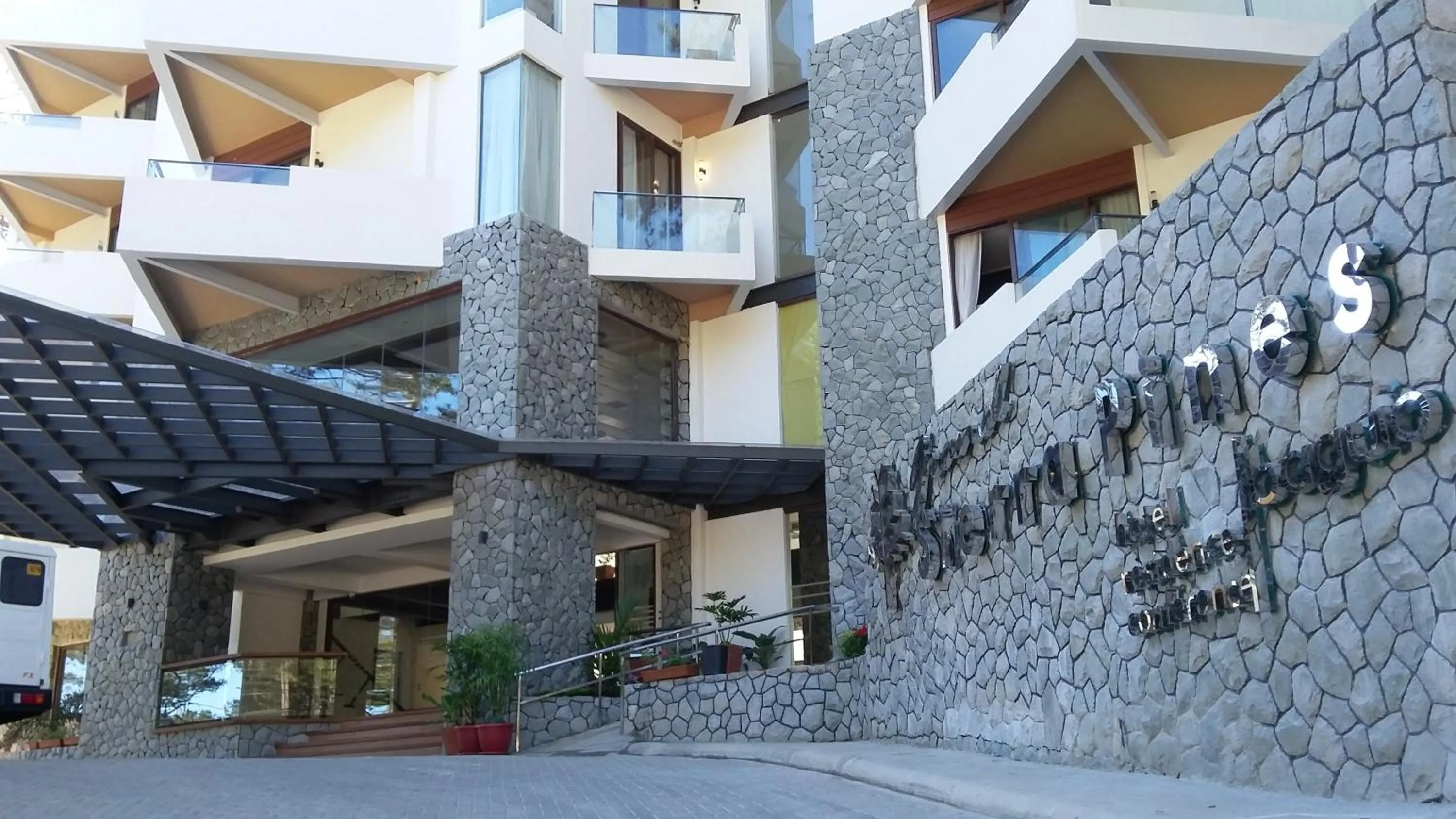 Facade/entrance in Grand Sierra Pines Baguio