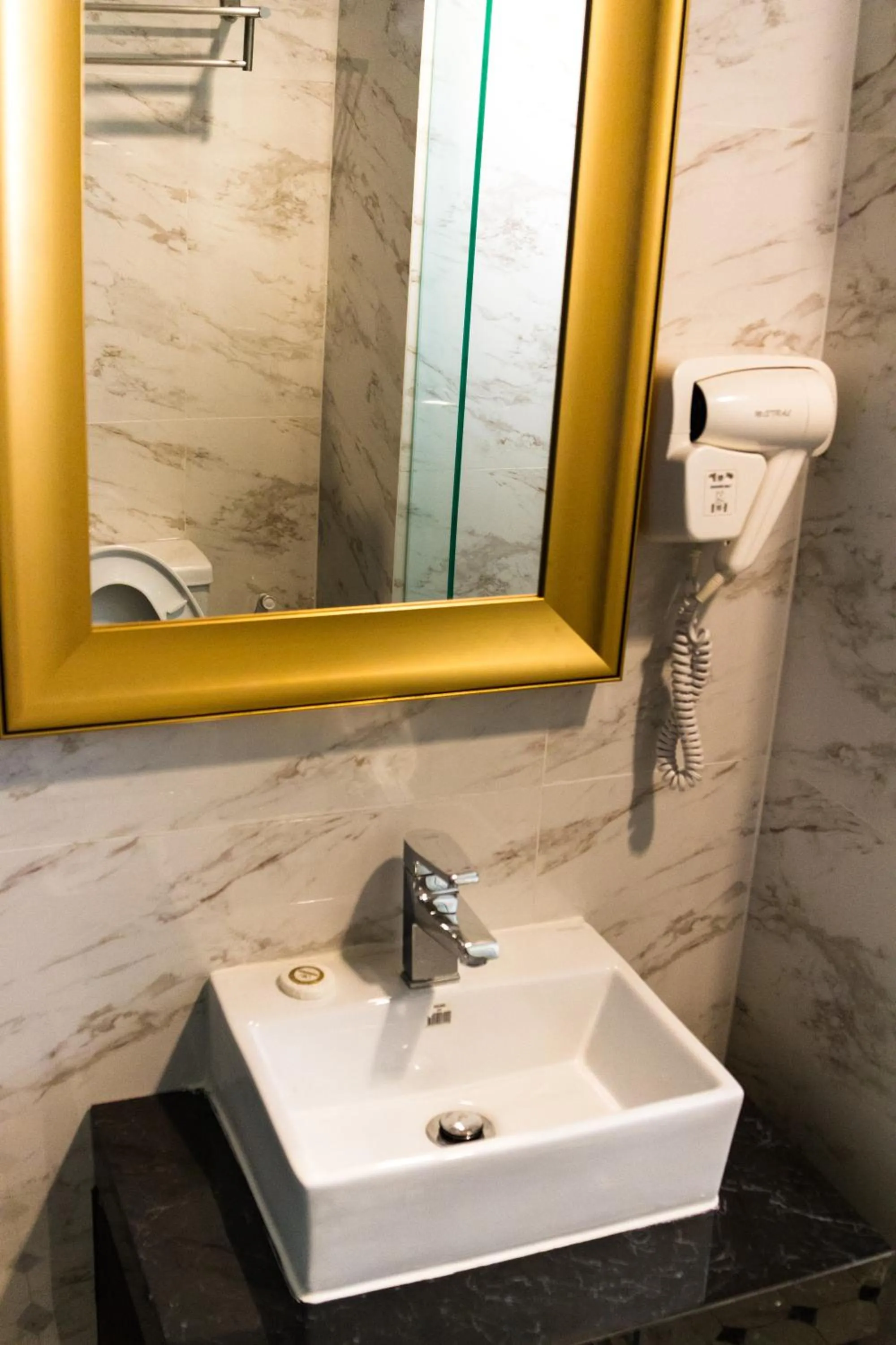 Bathroom in Violet Tower at Khaosan Palace