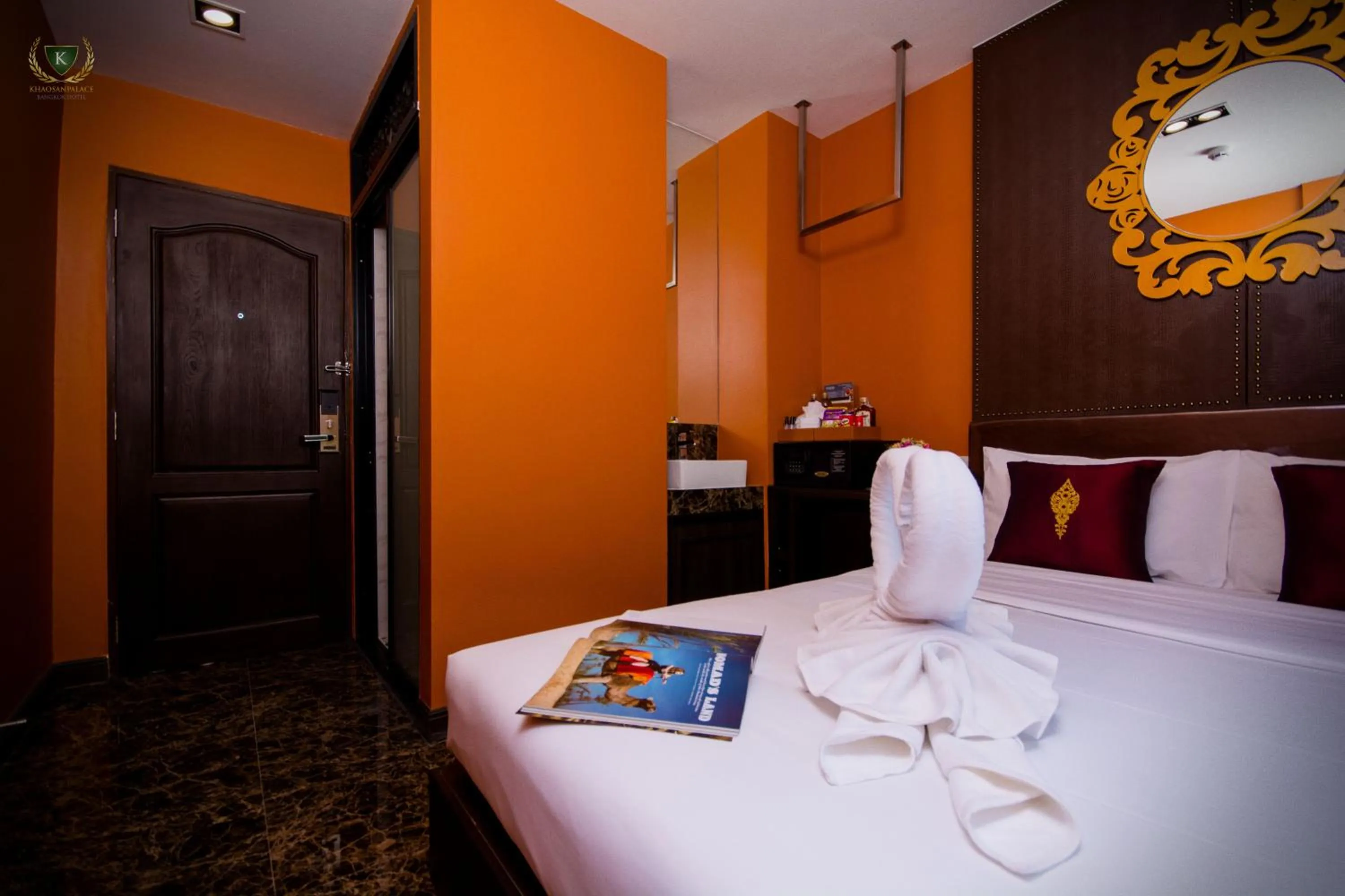 Photo of the whole room, Bed in Violet Tower at Khaosan Palace