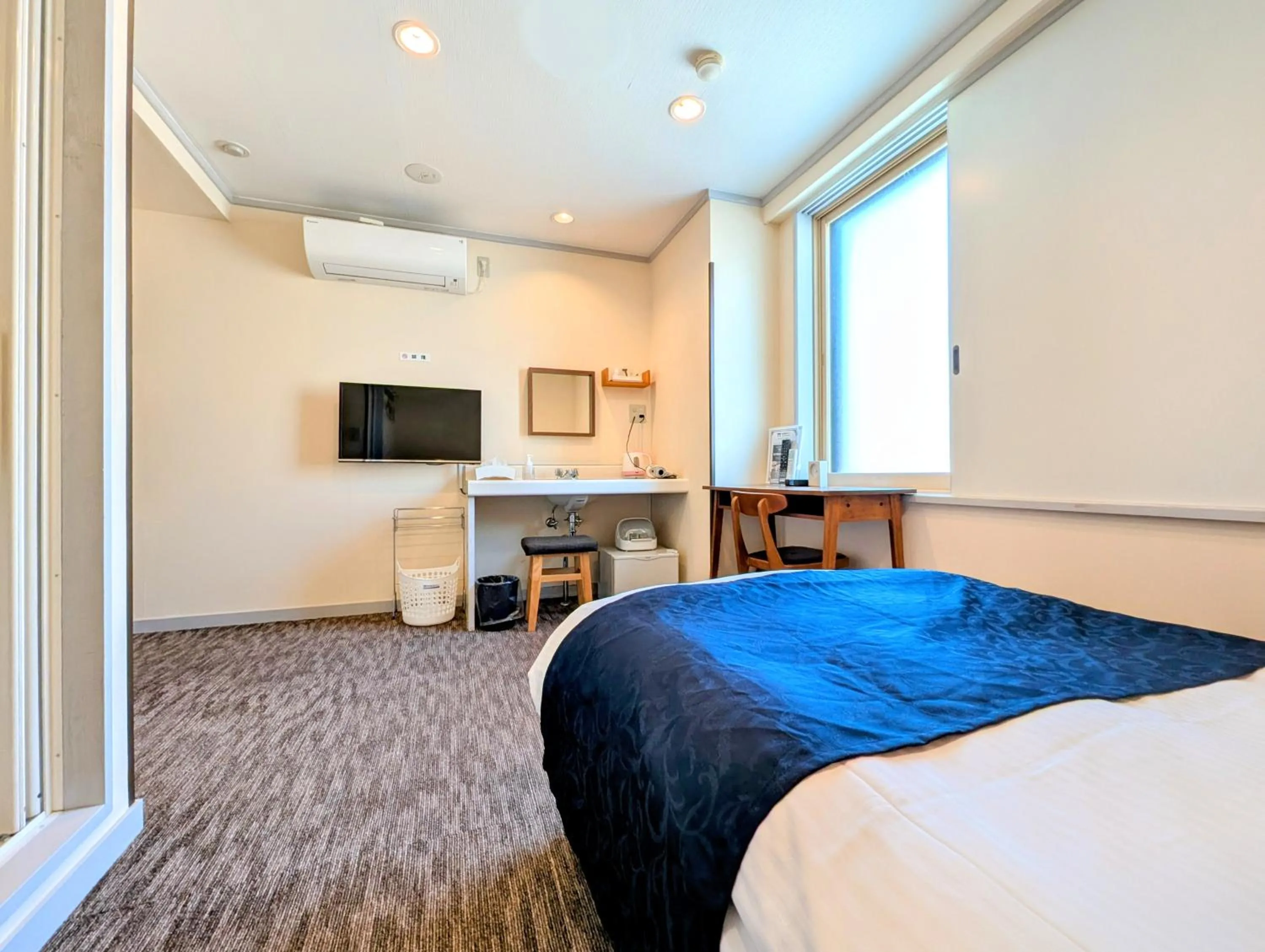Photo of the whole room, Bed in Kanazawa Station Hotel