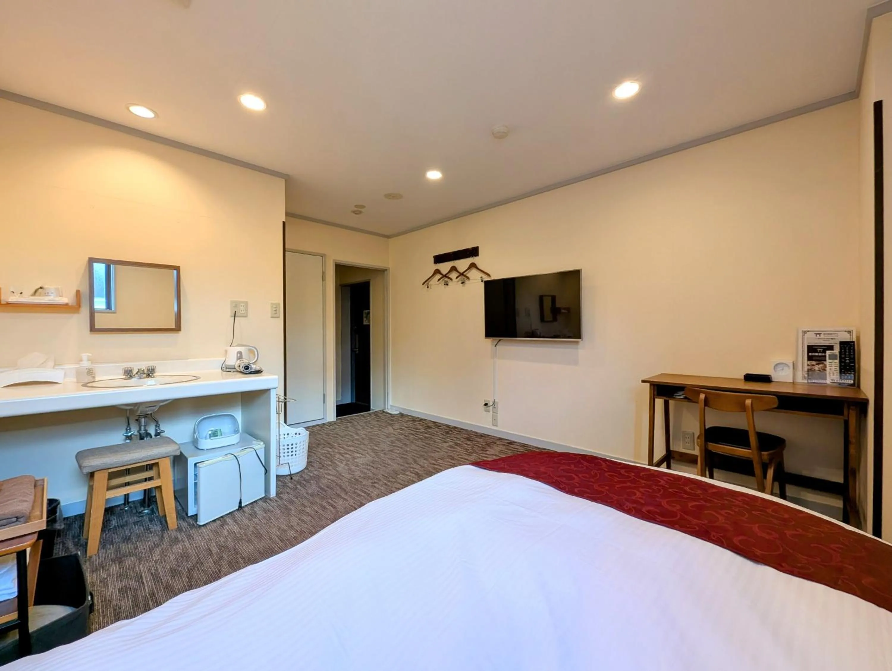 Photo of the whole room, Bed in Kanazawa Station Hotel