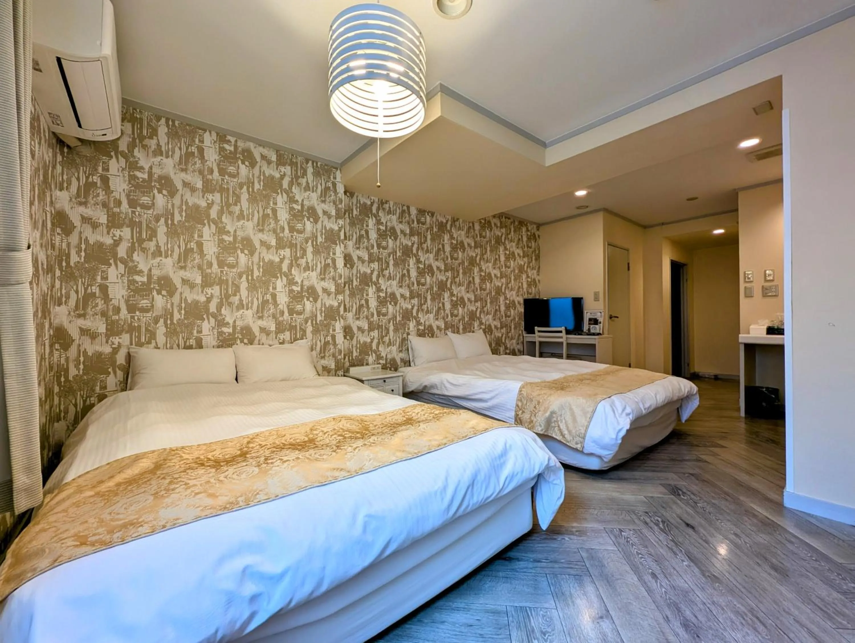 Photo of the whole room, Bed in Kanazawa Station Hotel