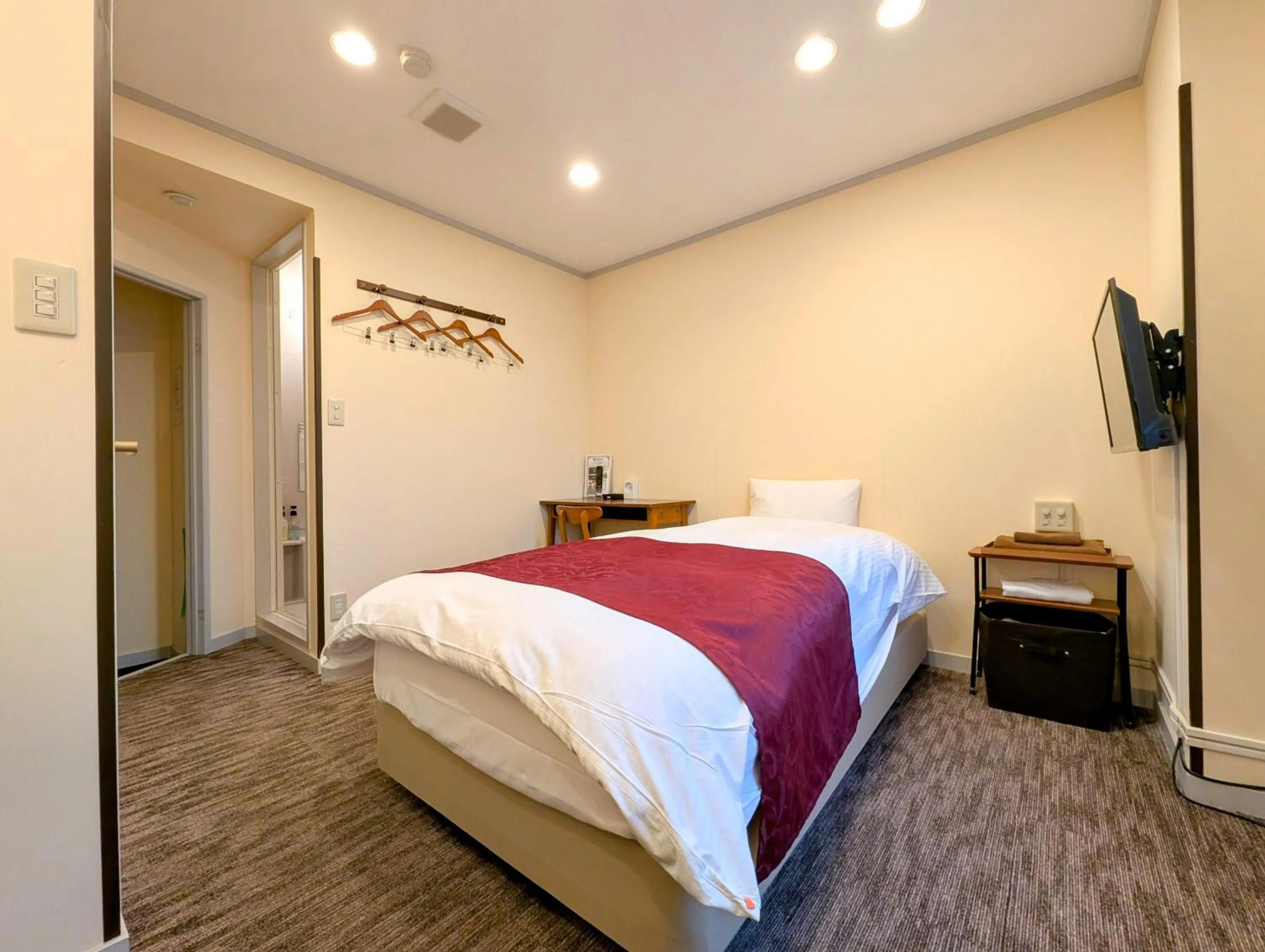 Photo of the whole room, Bed in Kanazawa Station Hotel