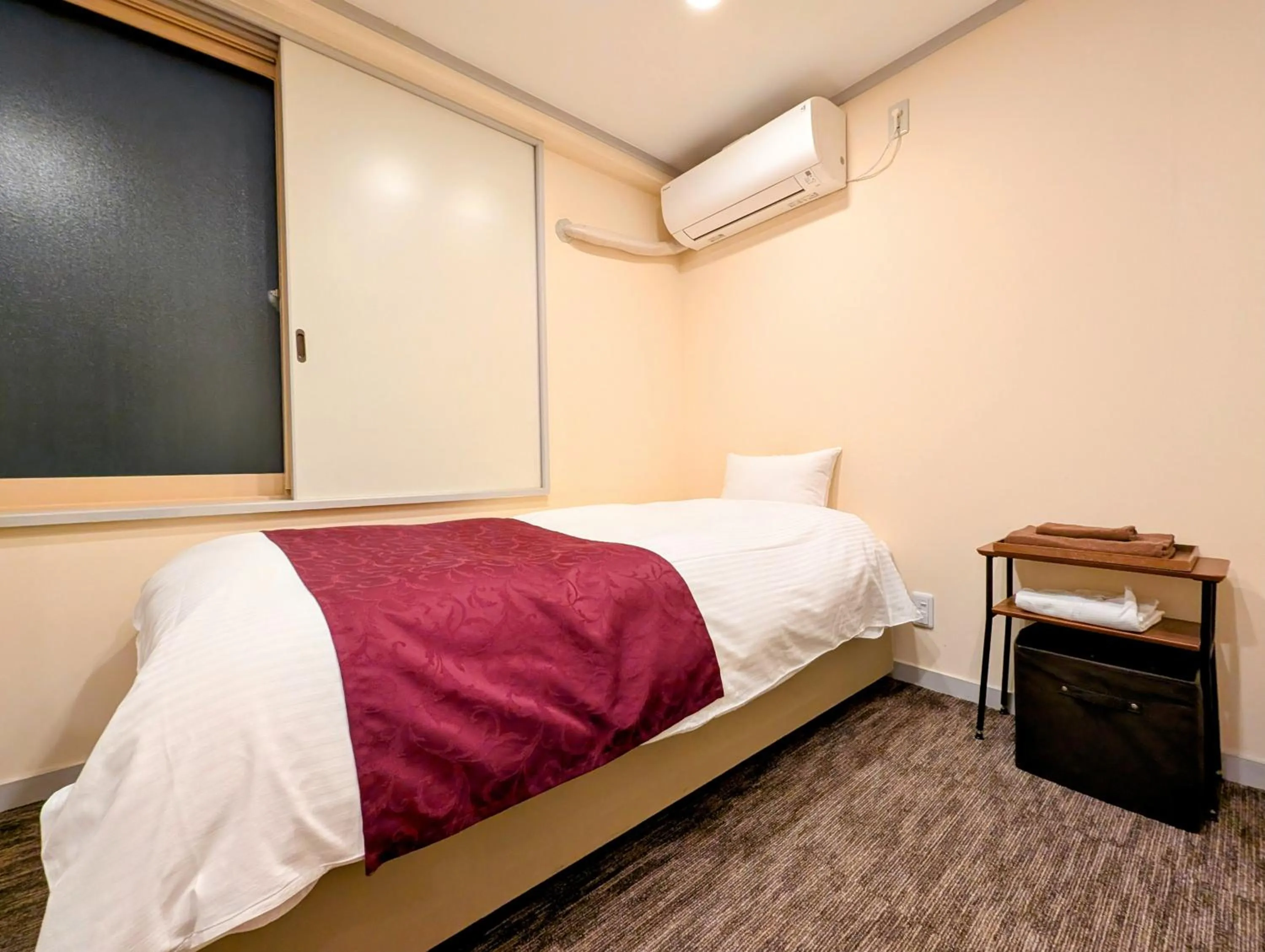 Photo of the whole room, Bed in Kanazawa Station Hotel