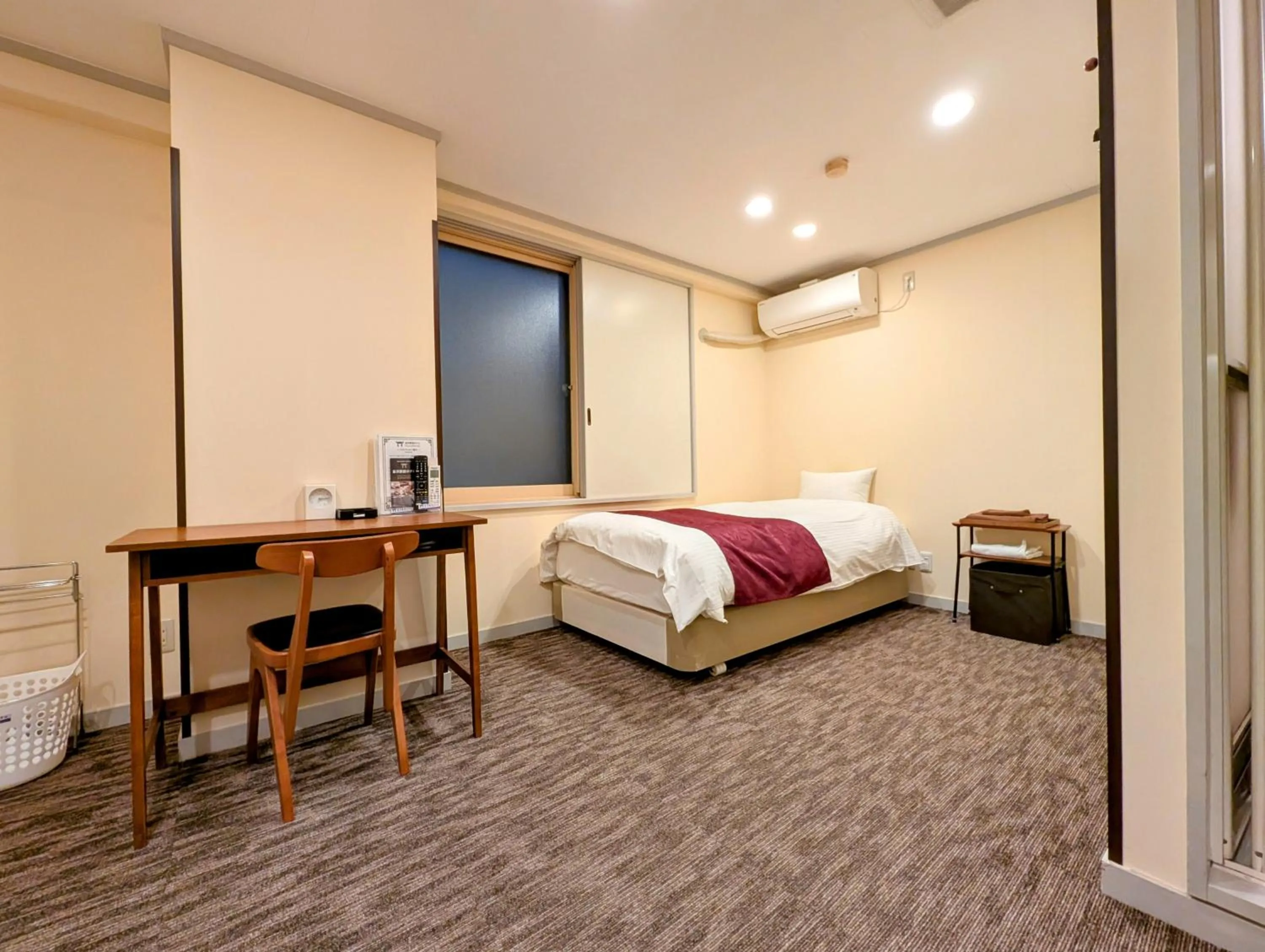 Photo of the whole room, Bed in Kanazawa Station Hotel
