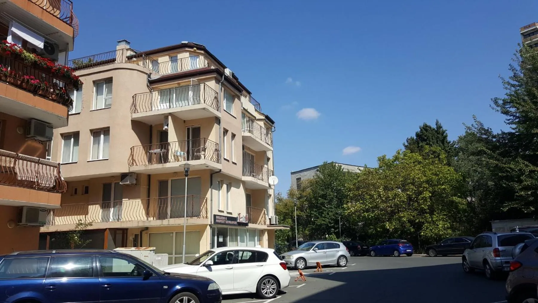 Property building in Perla Apartments