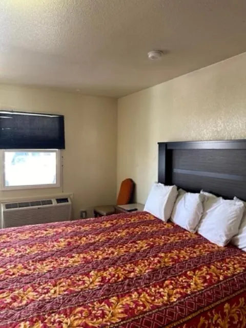 Bed in Travelodge by Wyndham Gallup