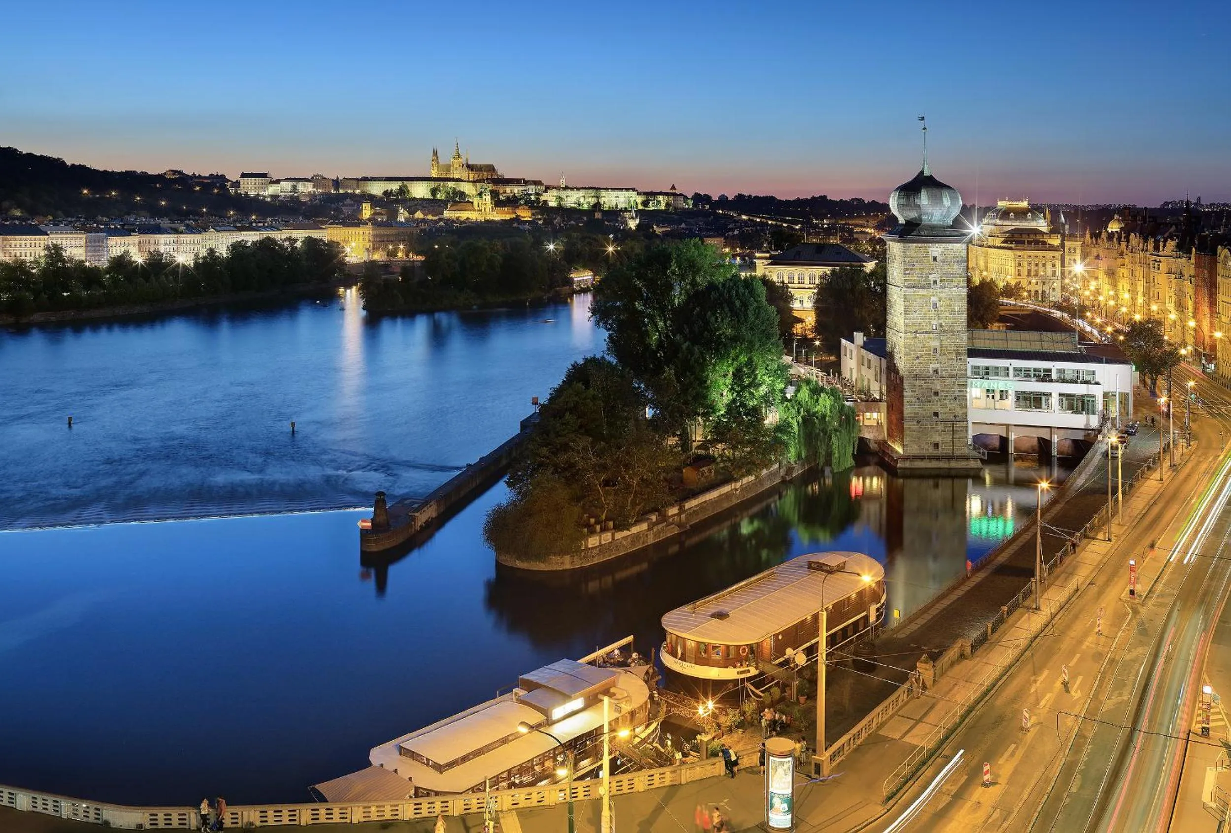 Night in Dancing House - Tančící dům hotel