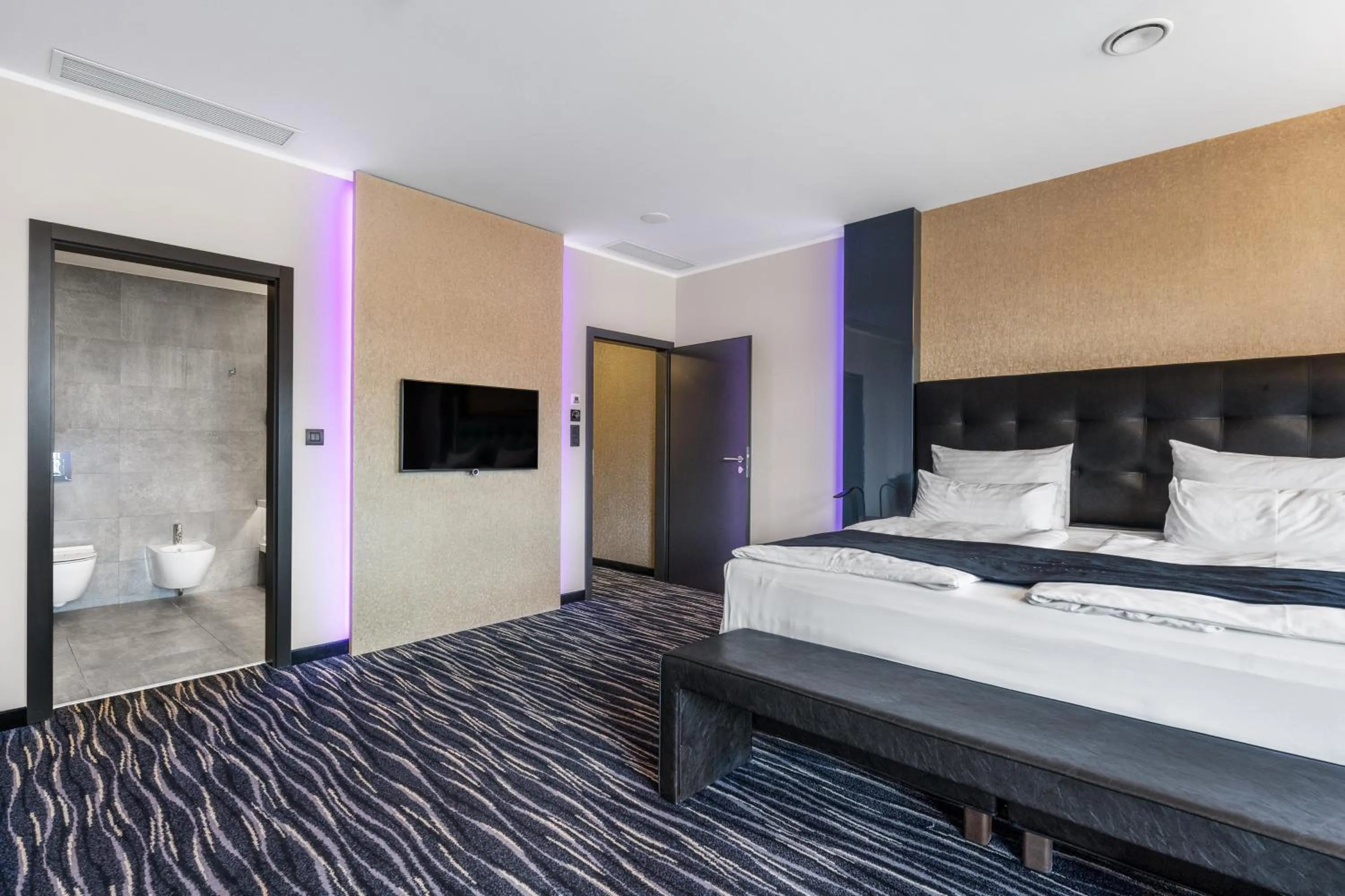 Bedroom, Bed in Dancing House - Tančící dům hotel