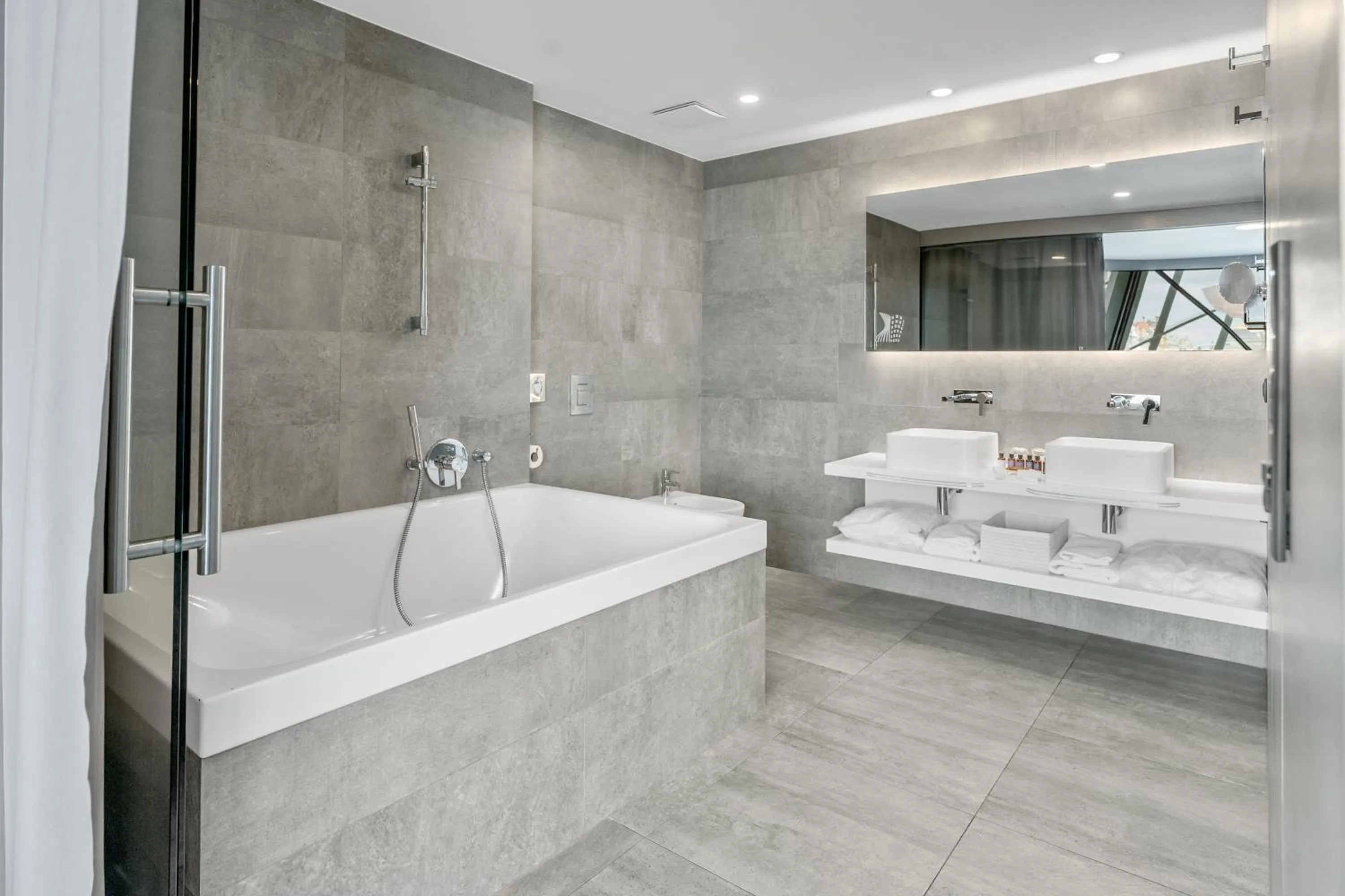 Bathroom in Dancing House - Tančící dům hotel