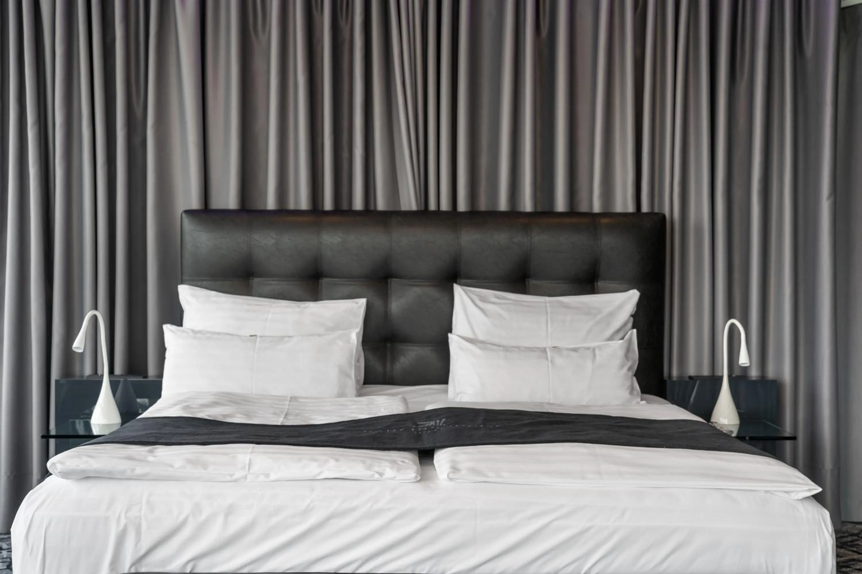 Bed in Dancing House - Tančící dům hotel