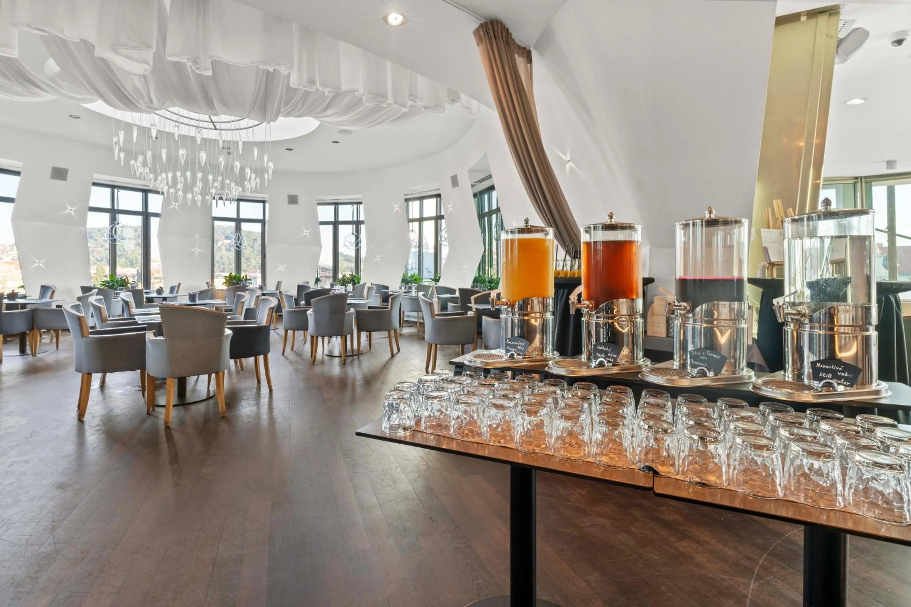 Breakfast in Dancing House - Tančící dům hotel