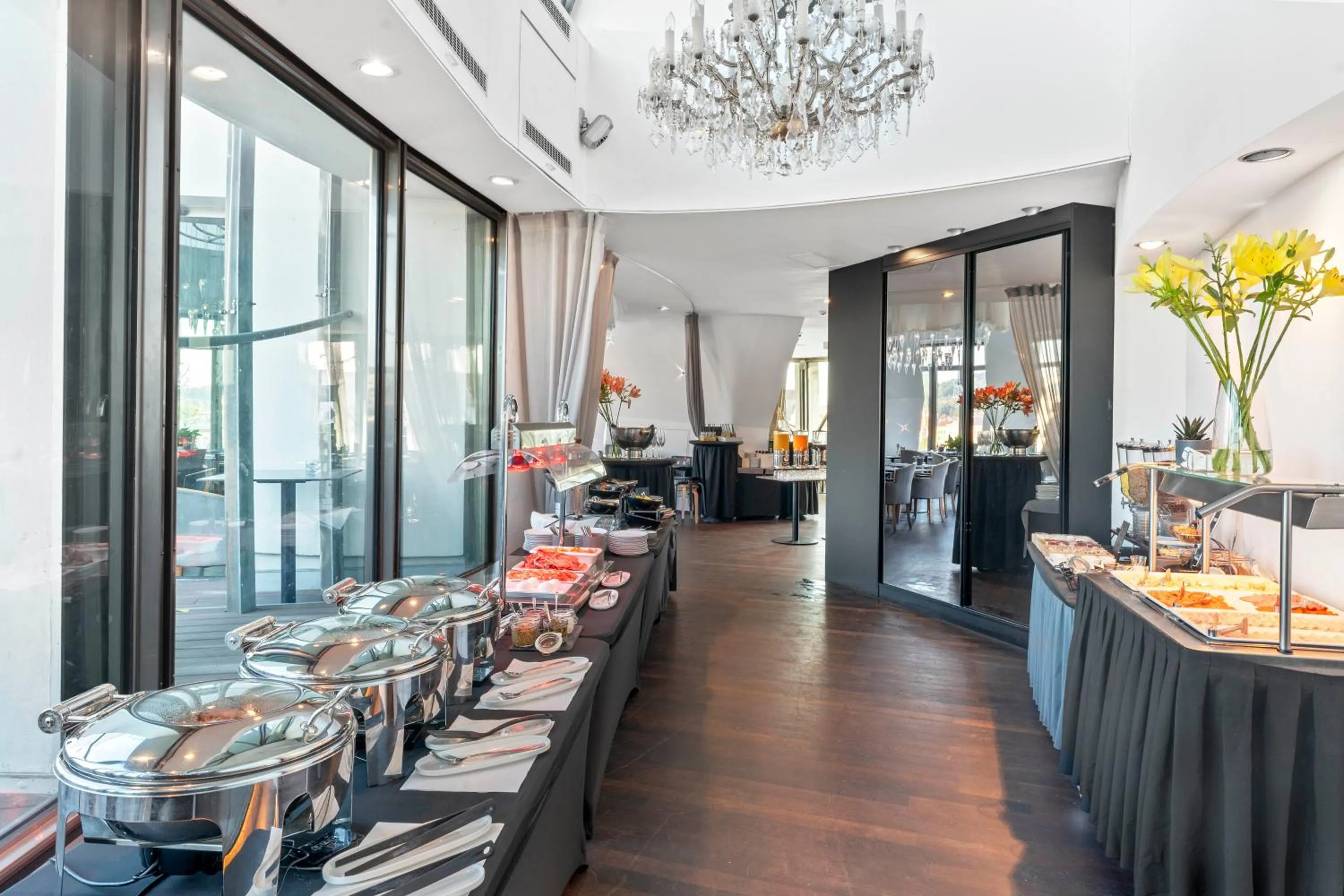 Breakfast in Dancing House - Tančící dům hotel