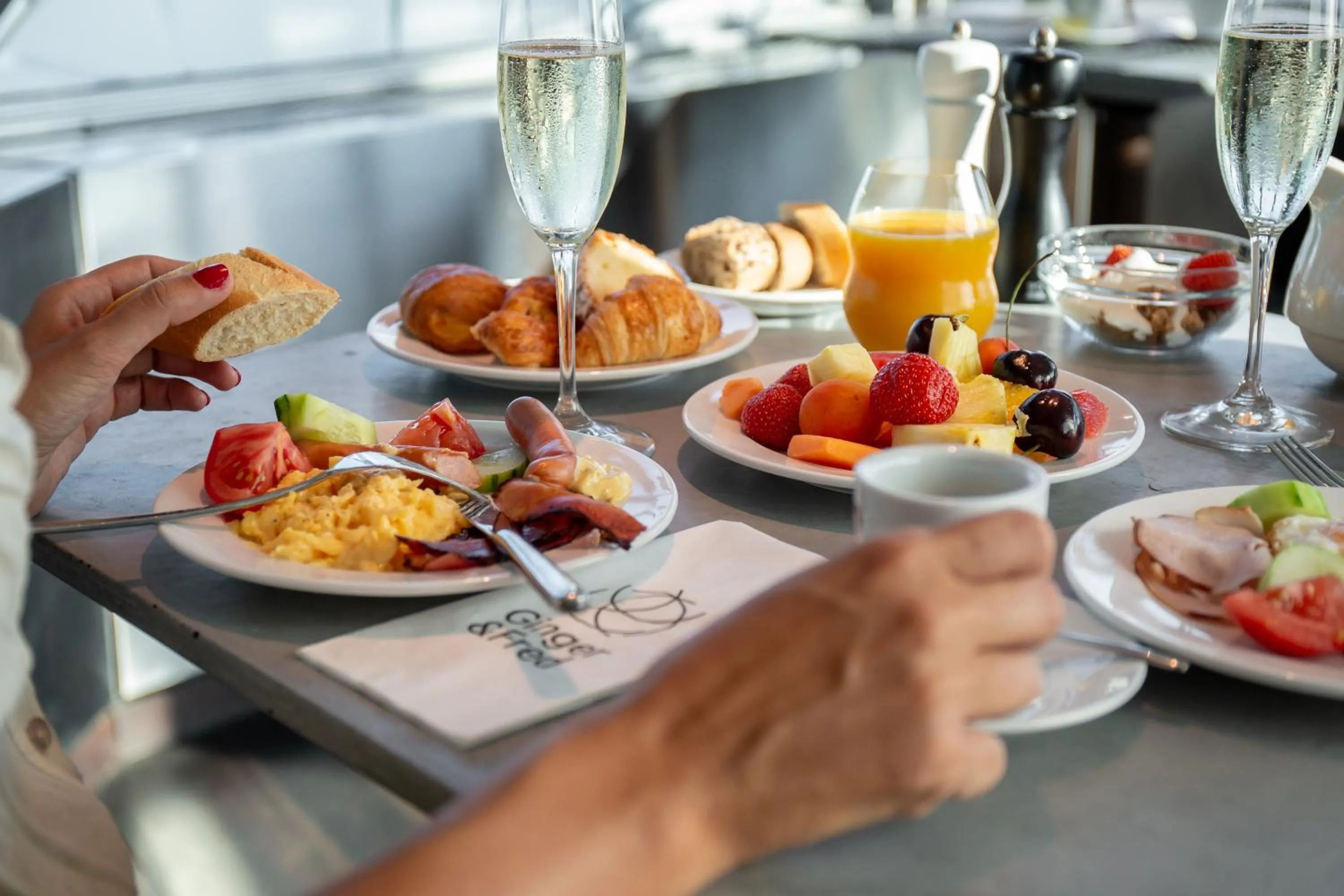 Restaurant/places to eat in Dancing House - Tančící dům hotel