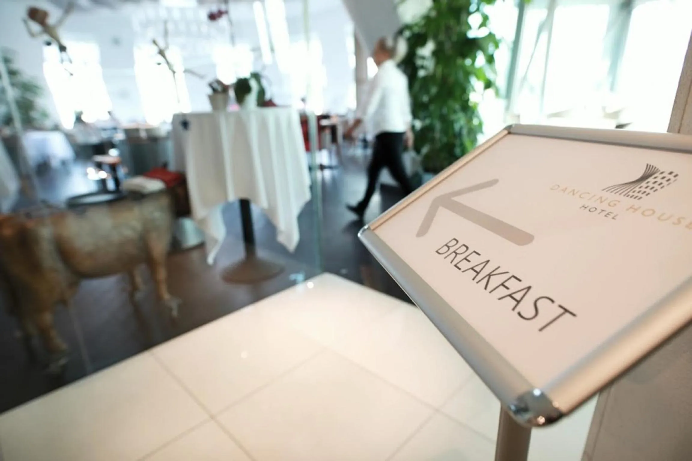 Restaurant/places to eat in Dancing House - Tančící dům hotel