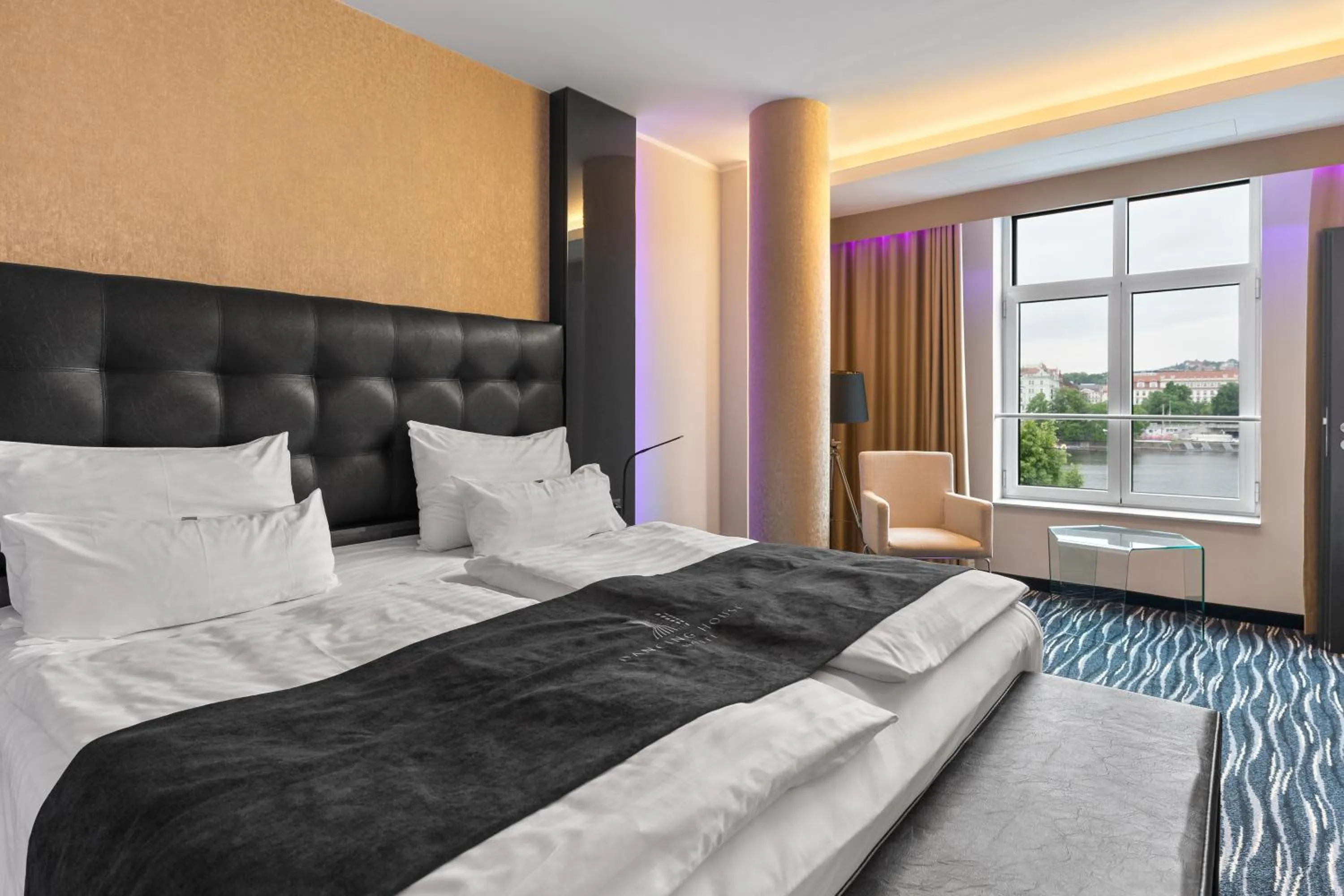 Bed in Dancing House - Tančící dům hotel