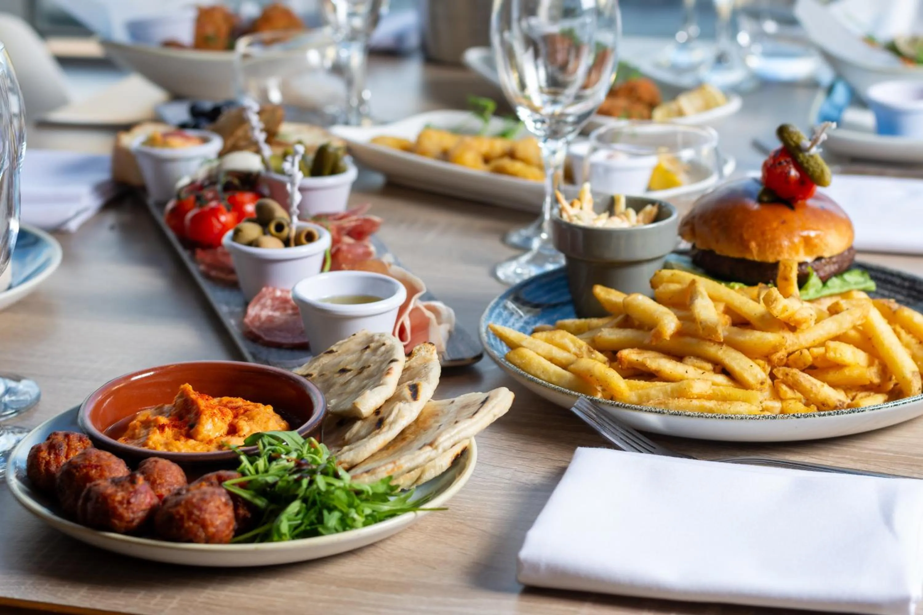 Restaurant/places to eat in Holiday Inn Liverpool City Centre by IHG