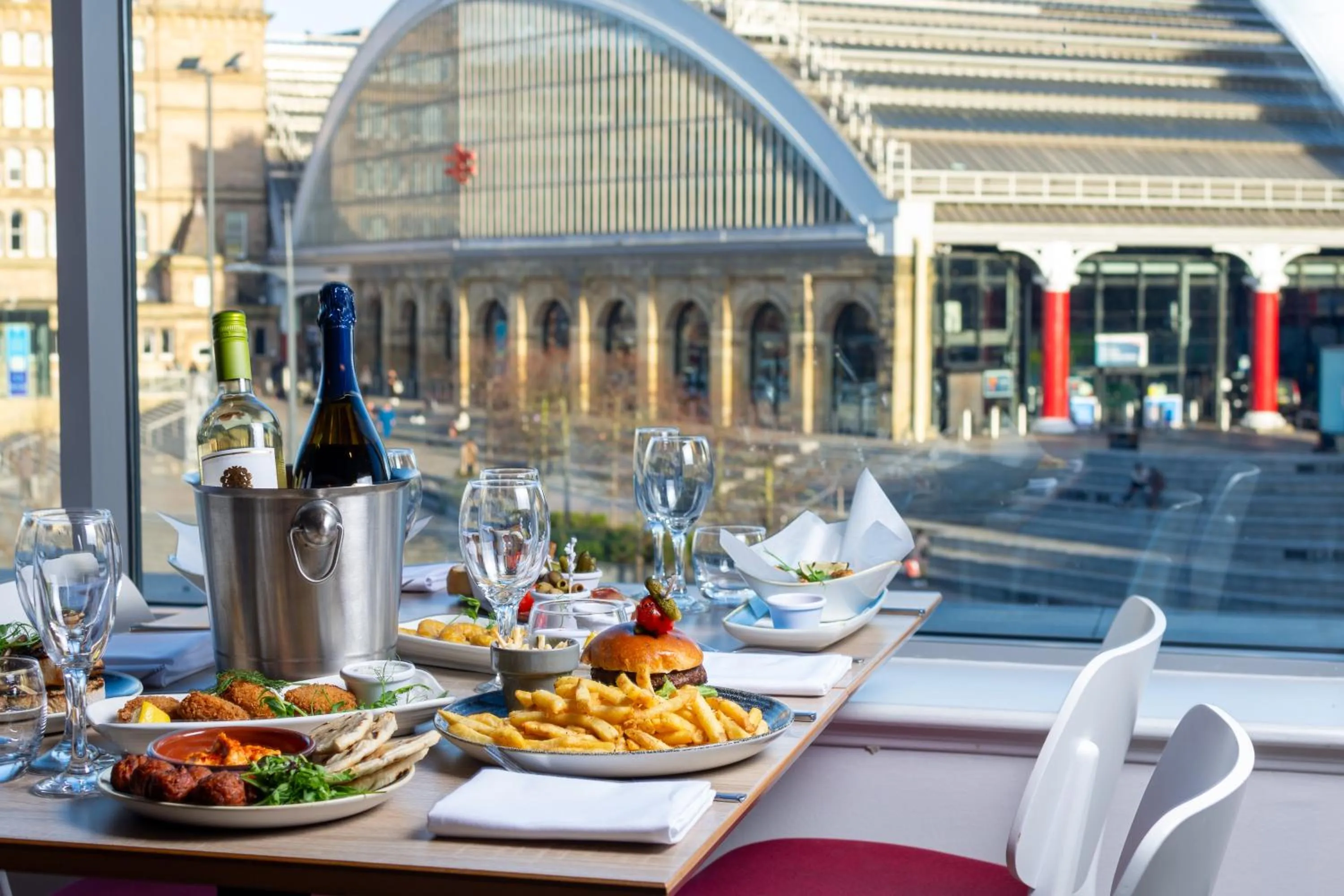 Restaurant/places to eat in Holiday Inn Liverpool City Centre by IHG