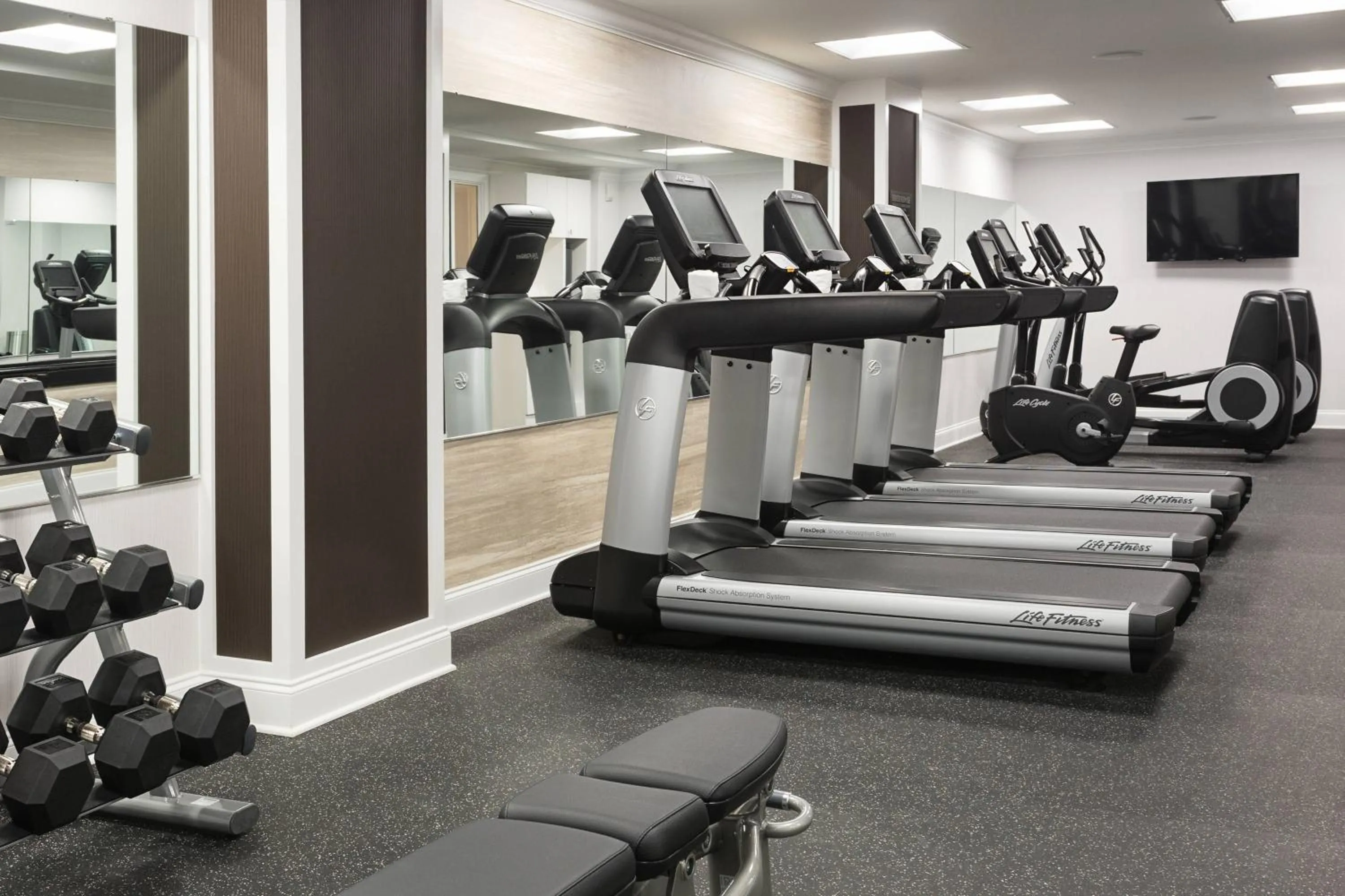 Fitness centre/facilities in Hotel LeVeque, Autograph Collection